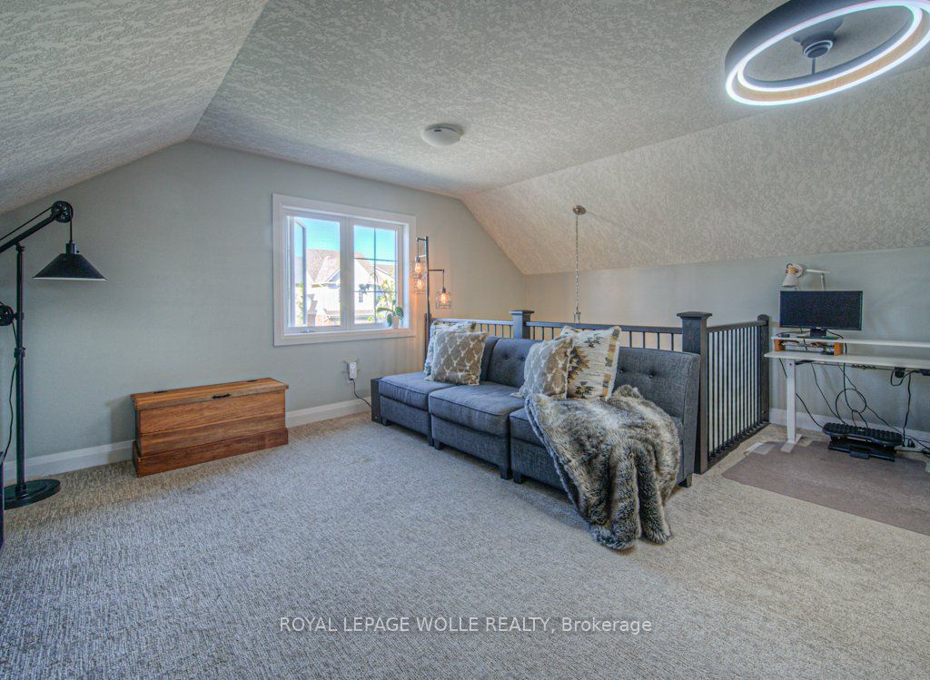 286 Tall Grass Crescent Property Photo 32