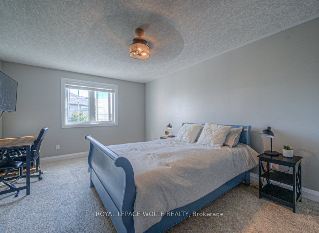 286 Tall Grass Crescent Property Photo 34