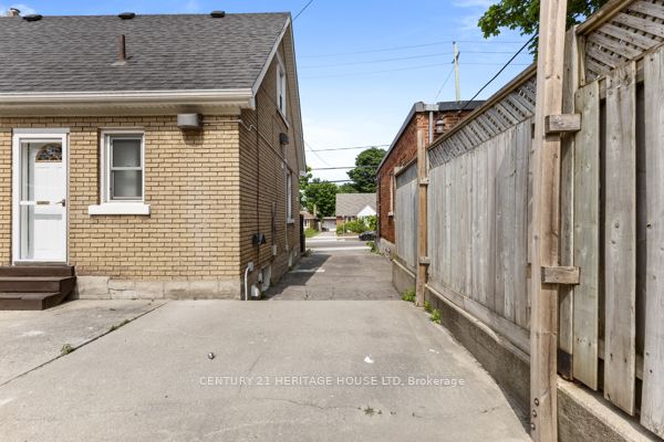 181 Highland Road E Property Photo 5