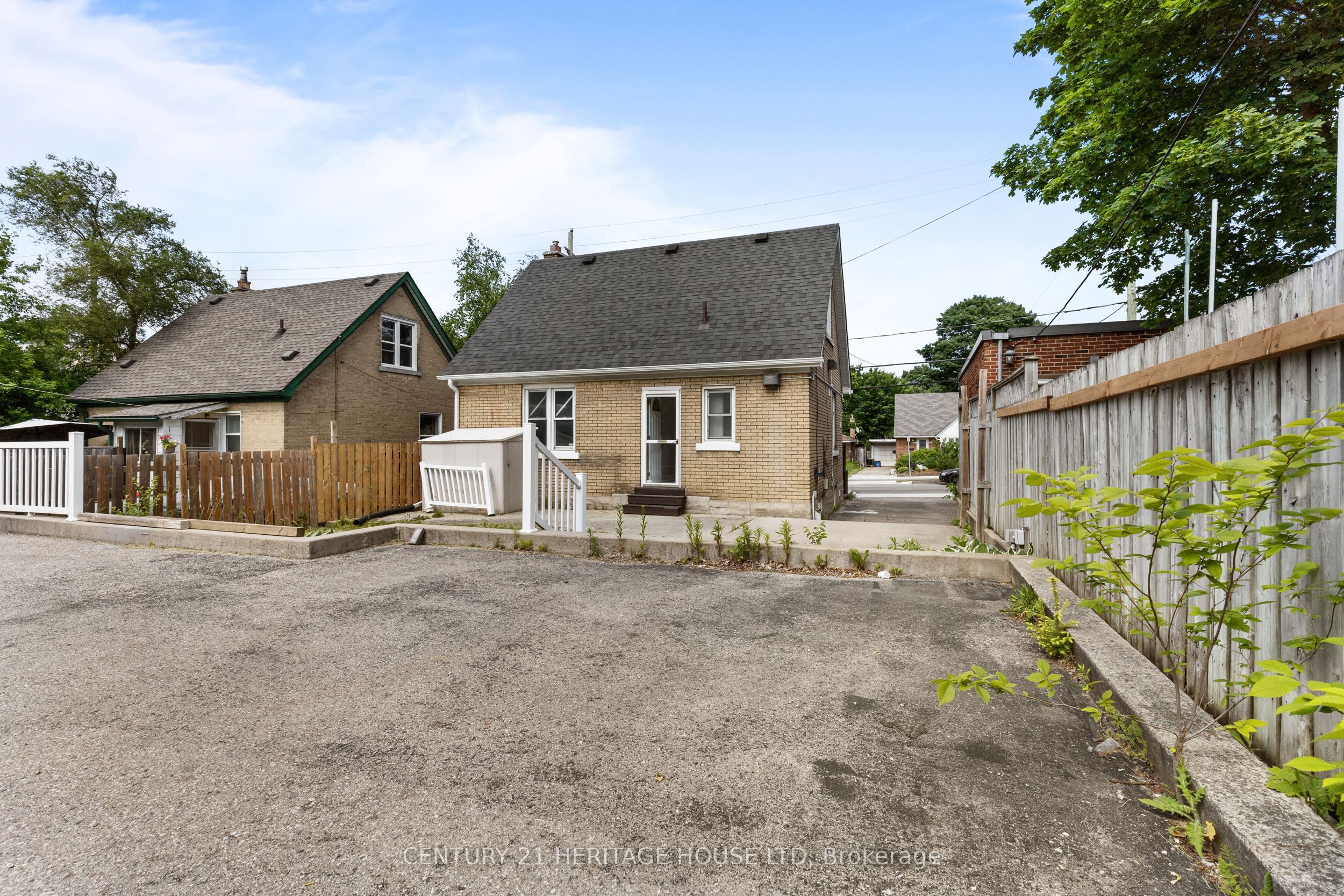 181 Highland Road E Property Photo 14