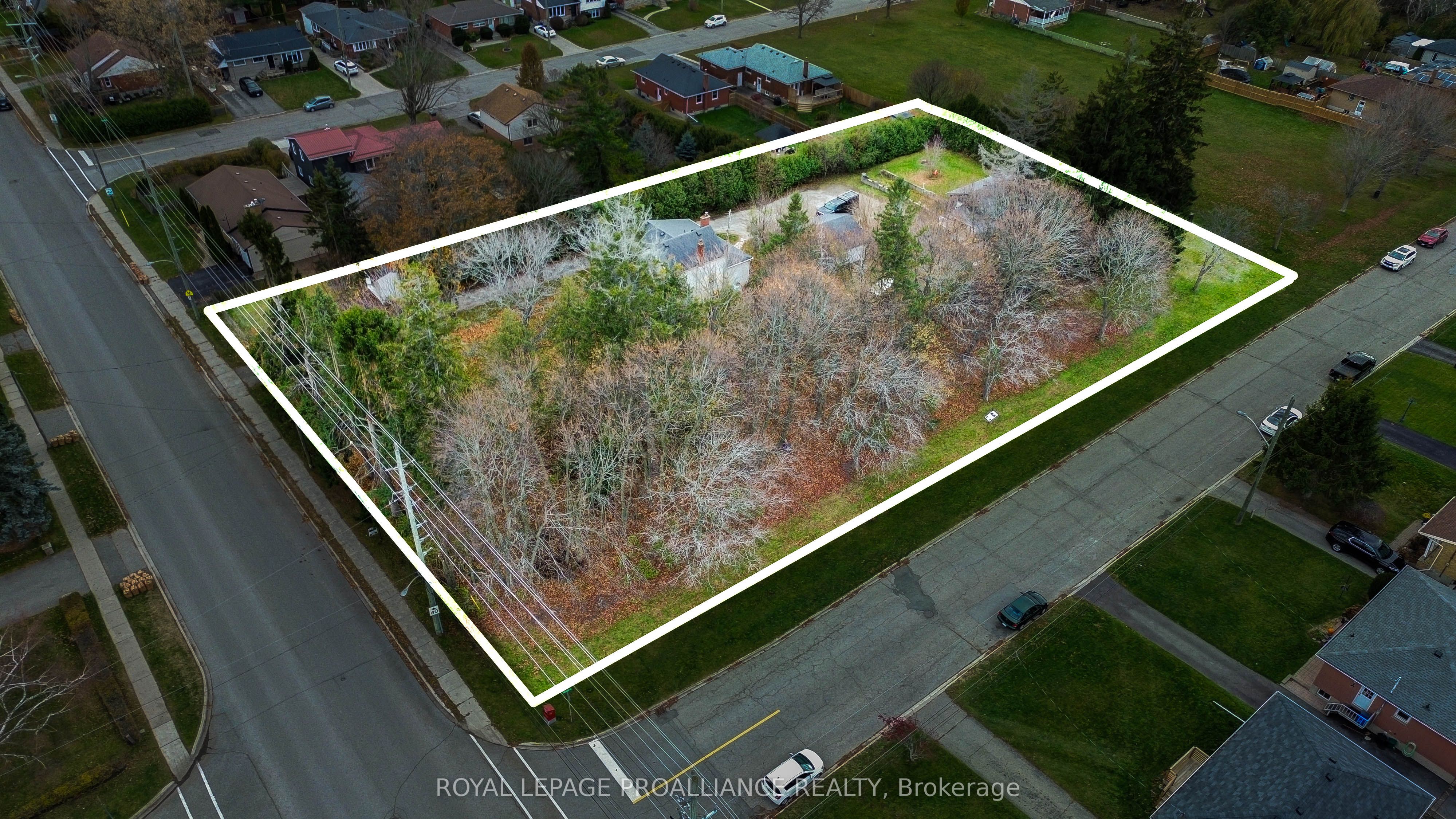 198 Victoria Street N Property Photo 1