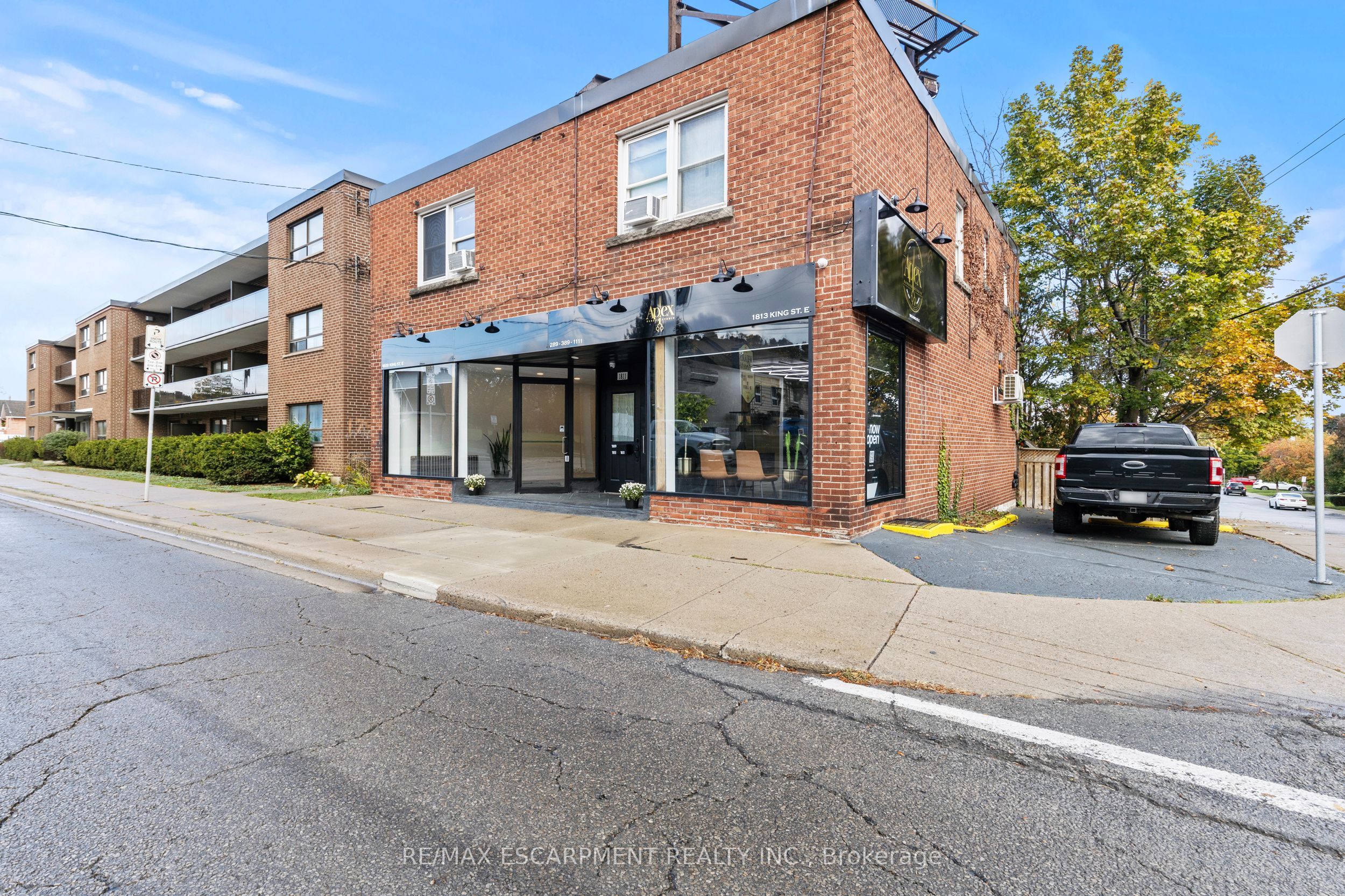 1811 King St E Property Photo 2