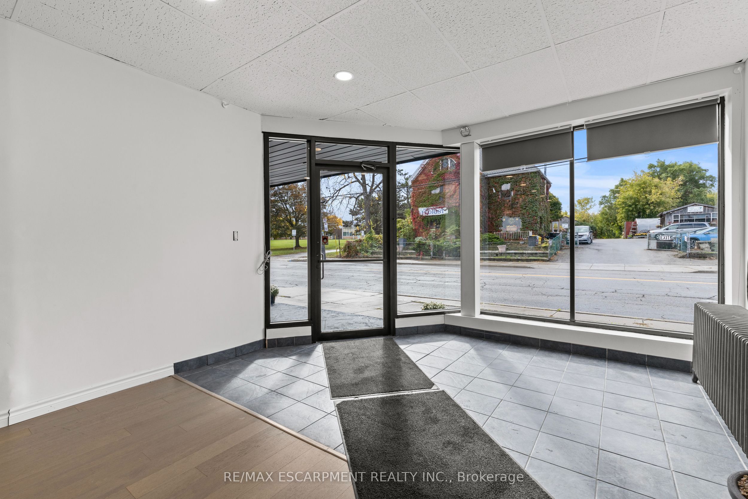 1811 King St E Property Photo 5