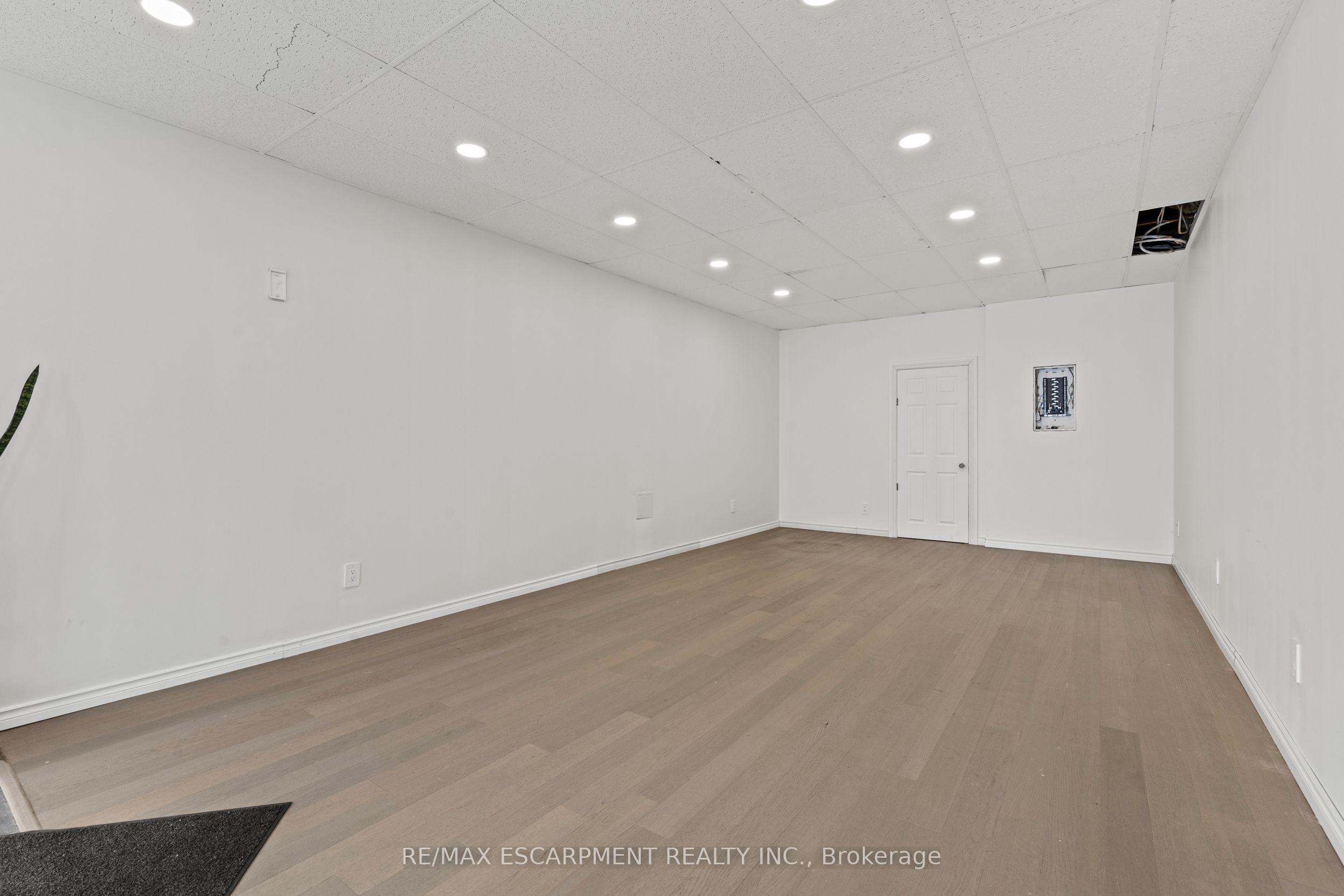 1811 King St E Property Photo 9