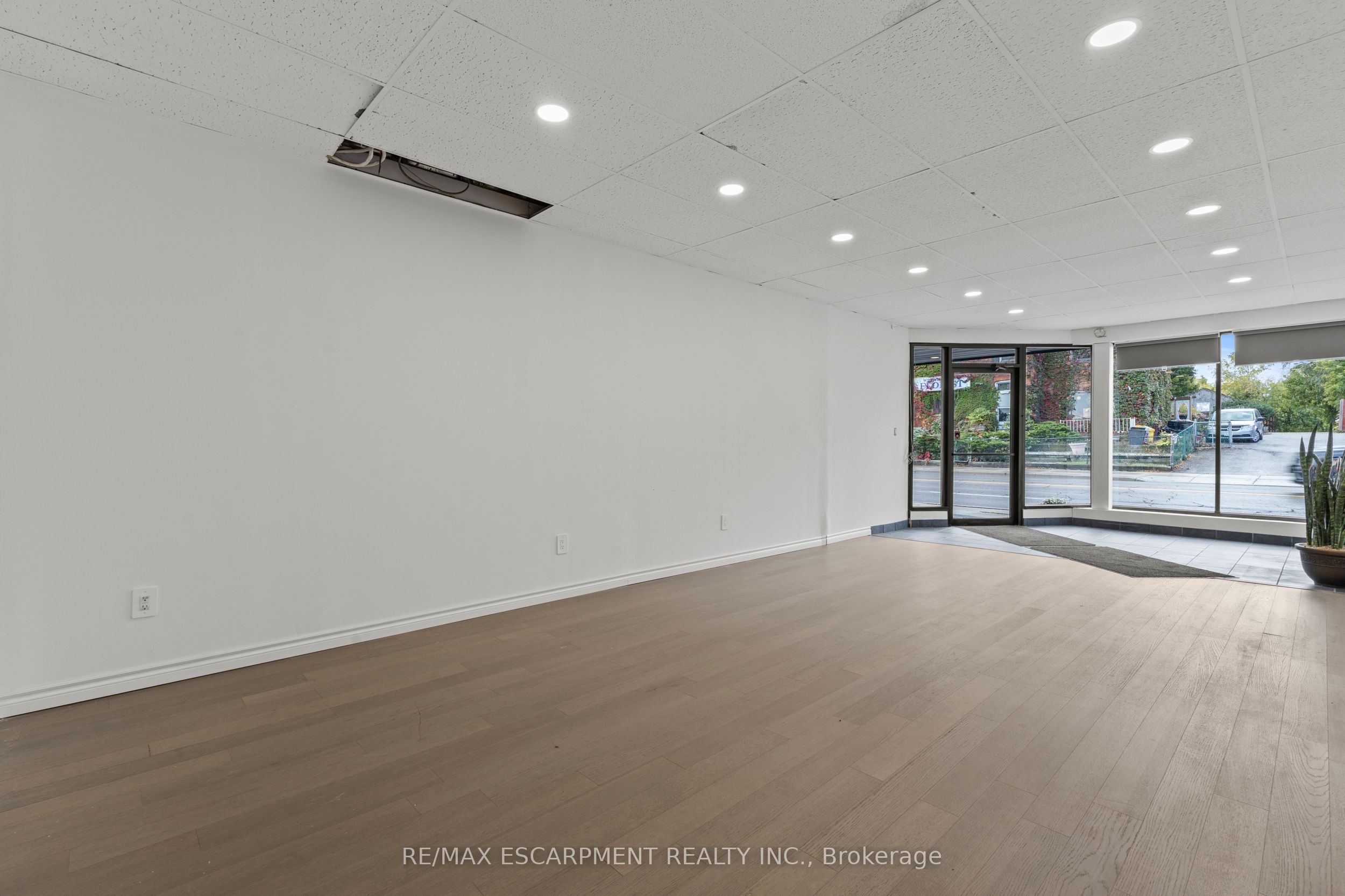 1811 King St E Property Photo 10