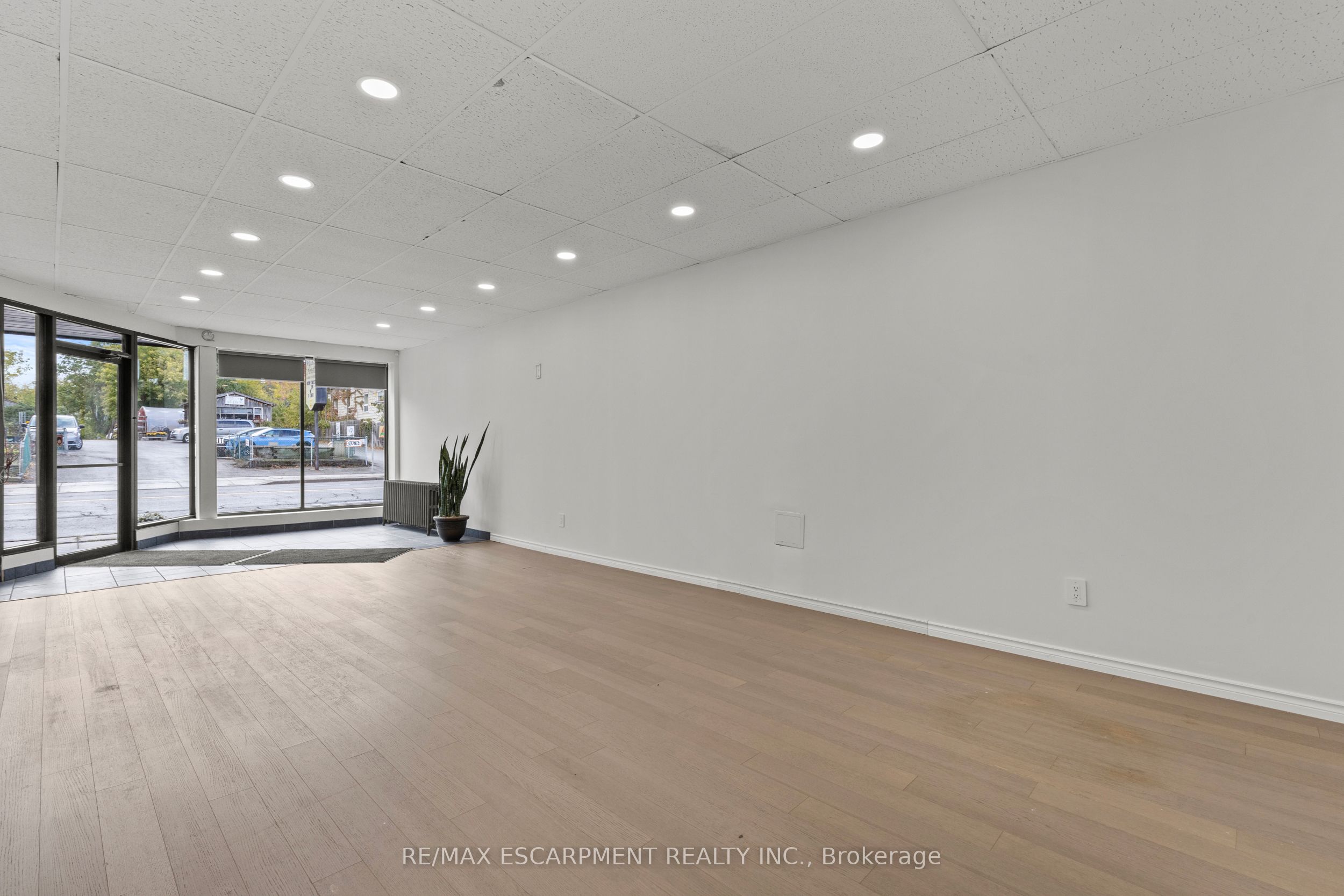 1811 King St E Property Photo 11