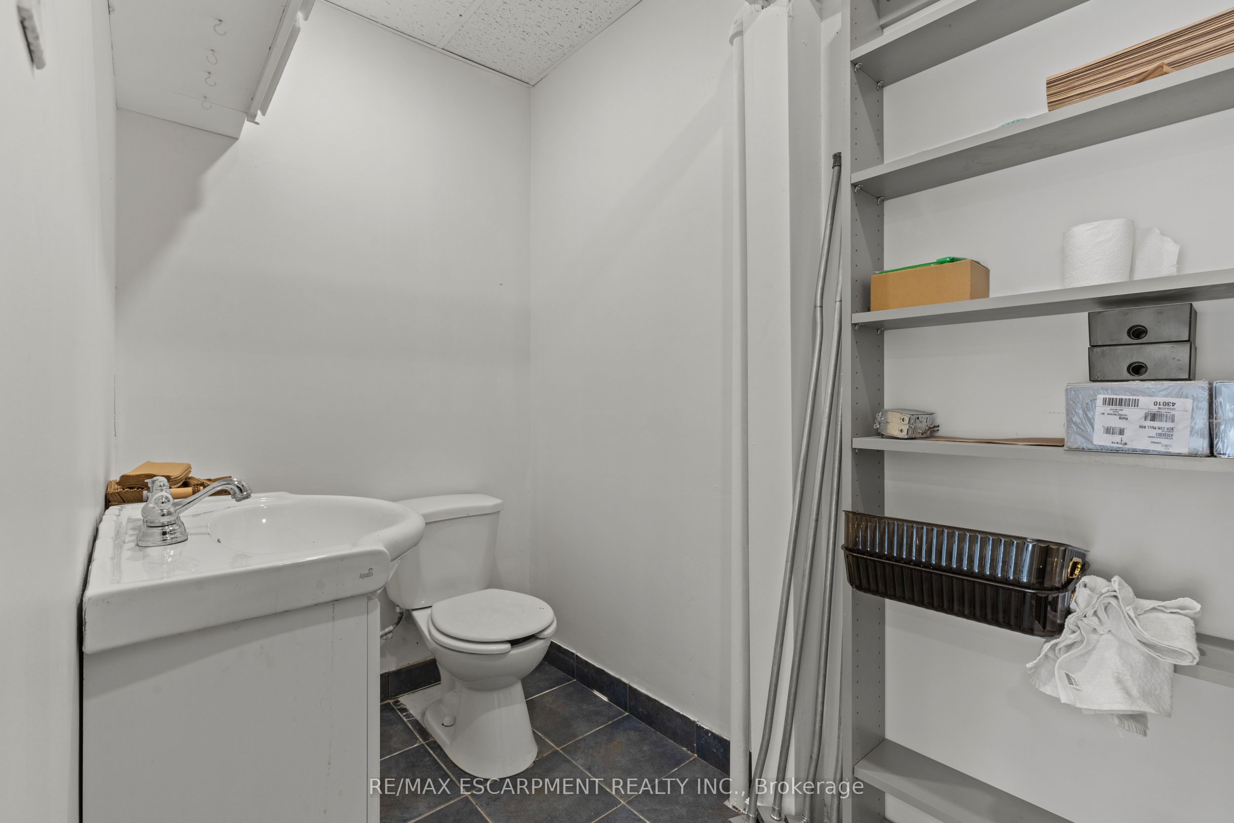 1811 King St E Property Photo 12