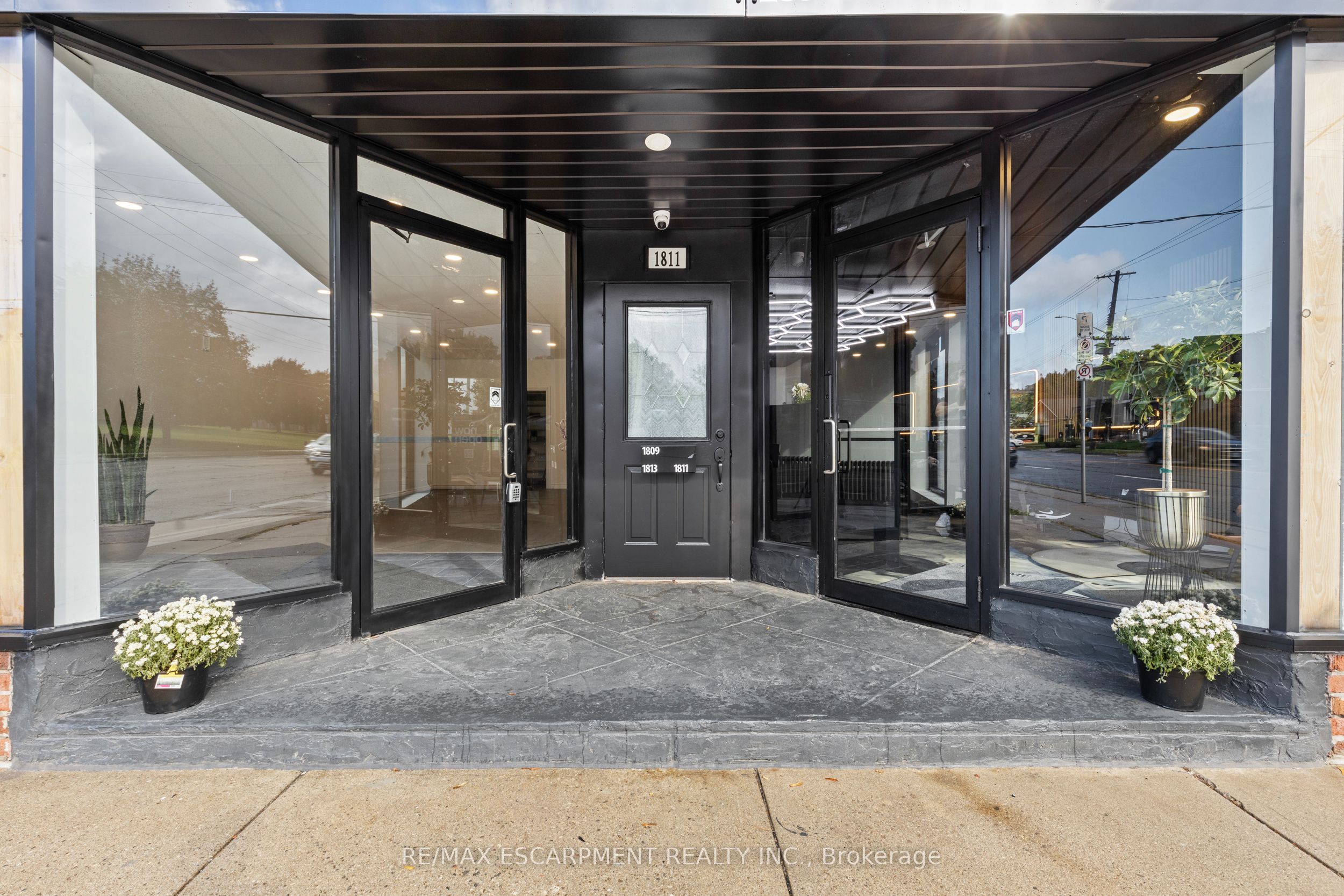 1811 King St E Property Photo 13