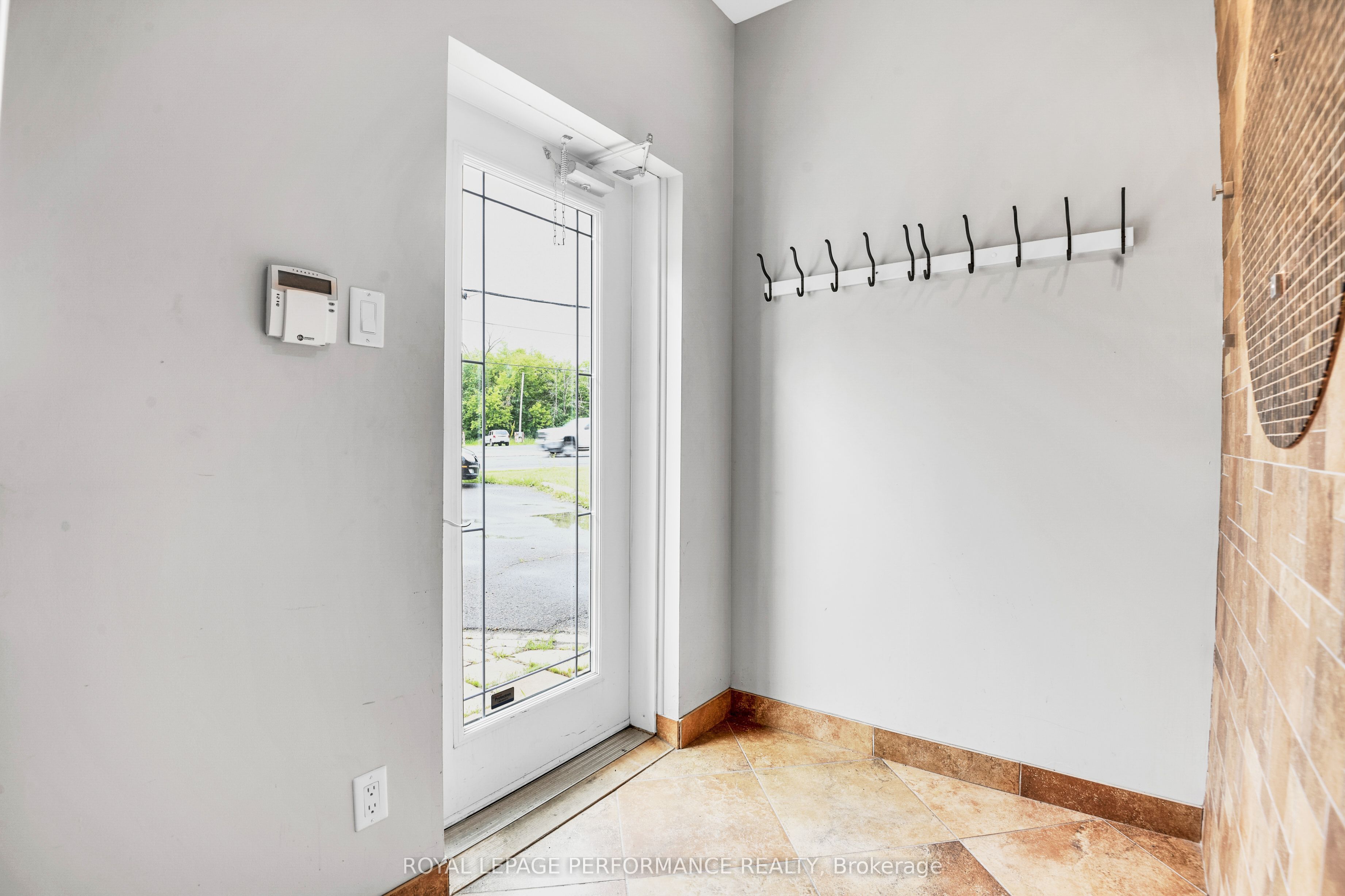 921 Notre Dame St Property Photo 2