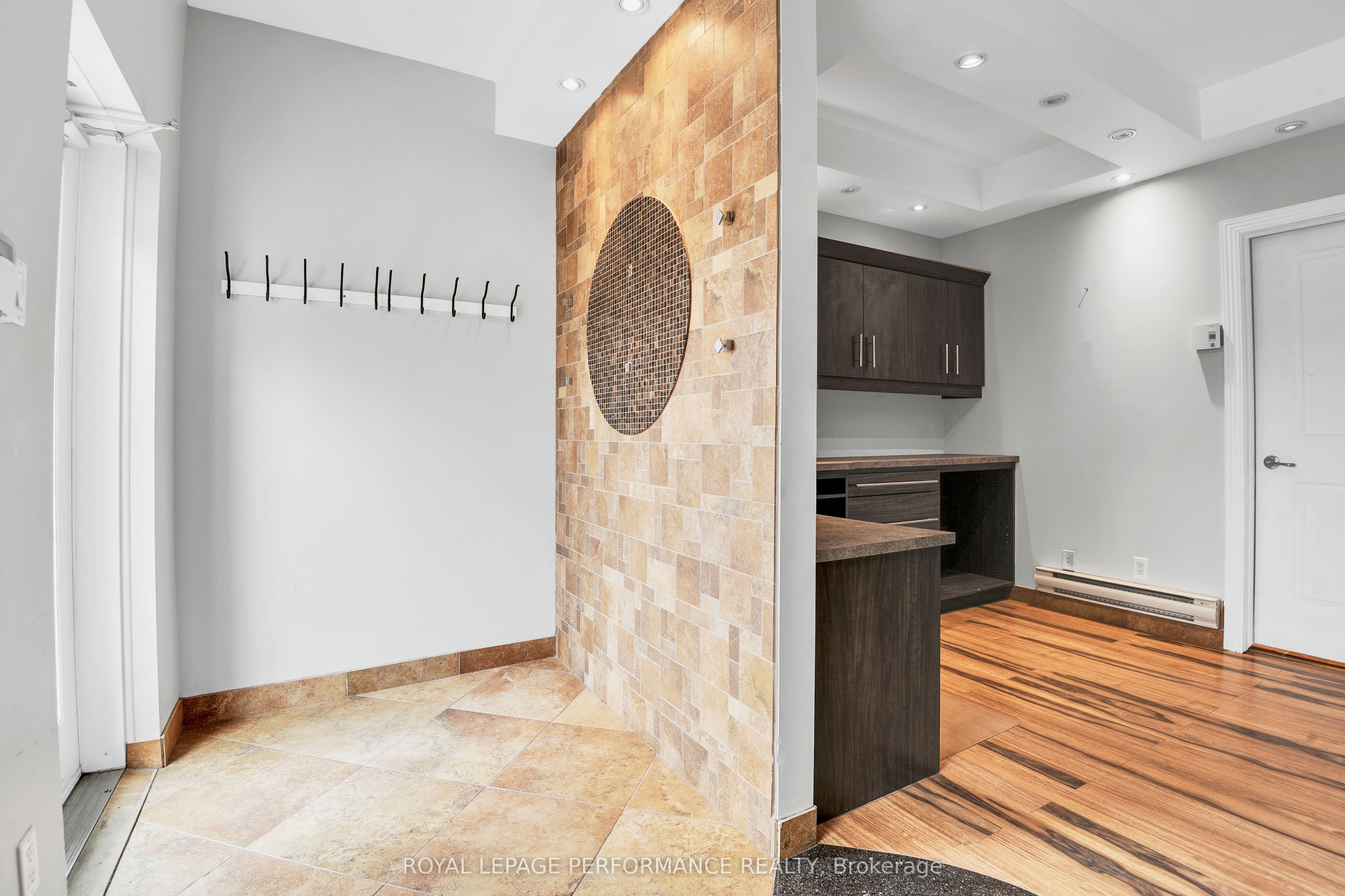 921 Notre Dame St Property Photo 4