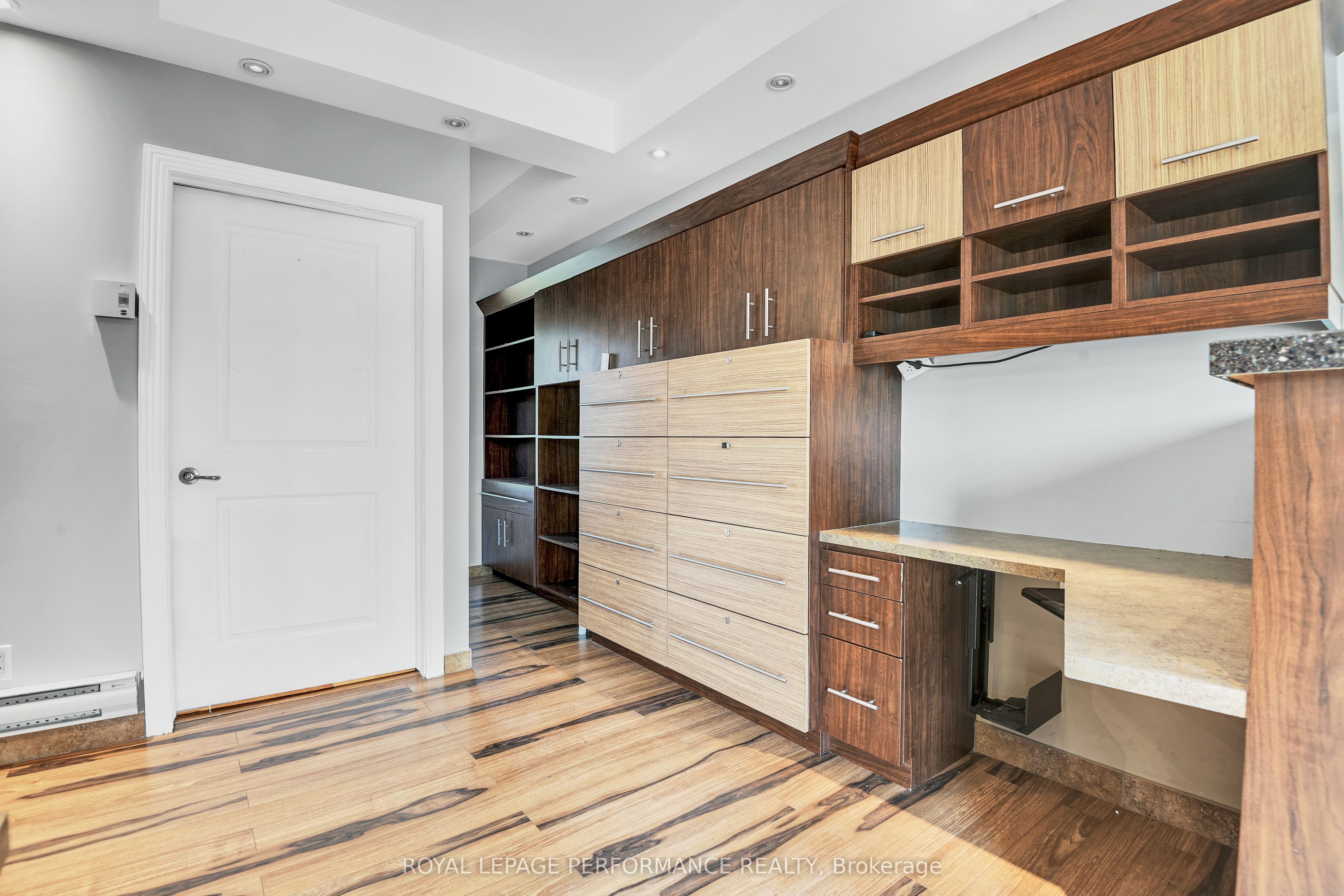 921 Notre Dame St Property Photo 5