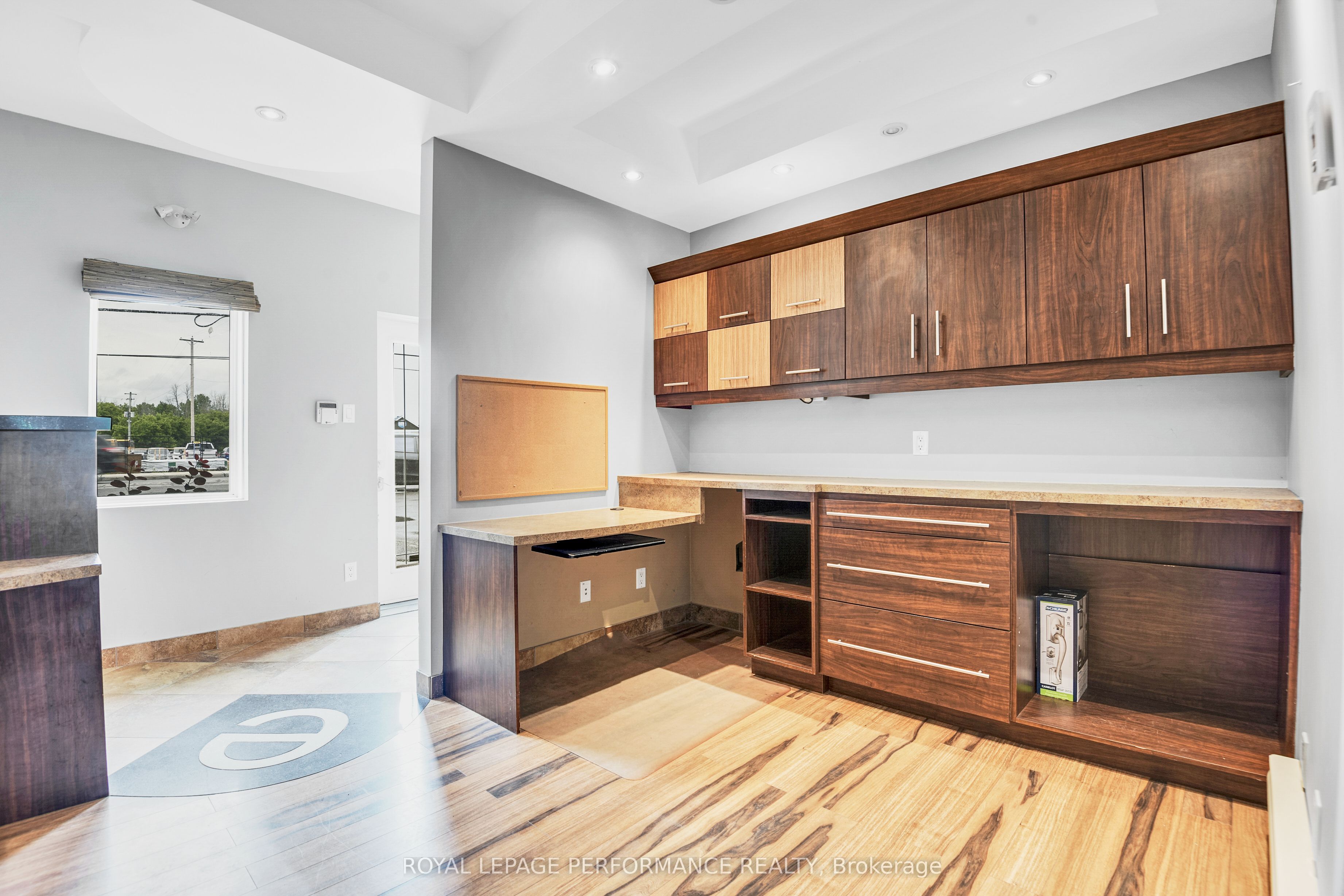 921 Notre Dame St Property Photo 6