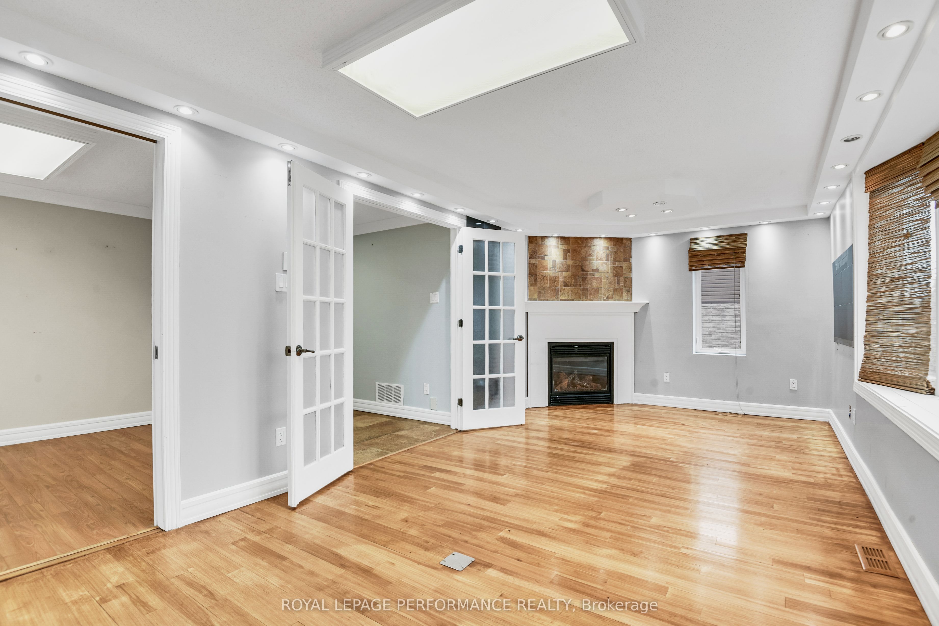 921 Notre Dame St Property Photo 7