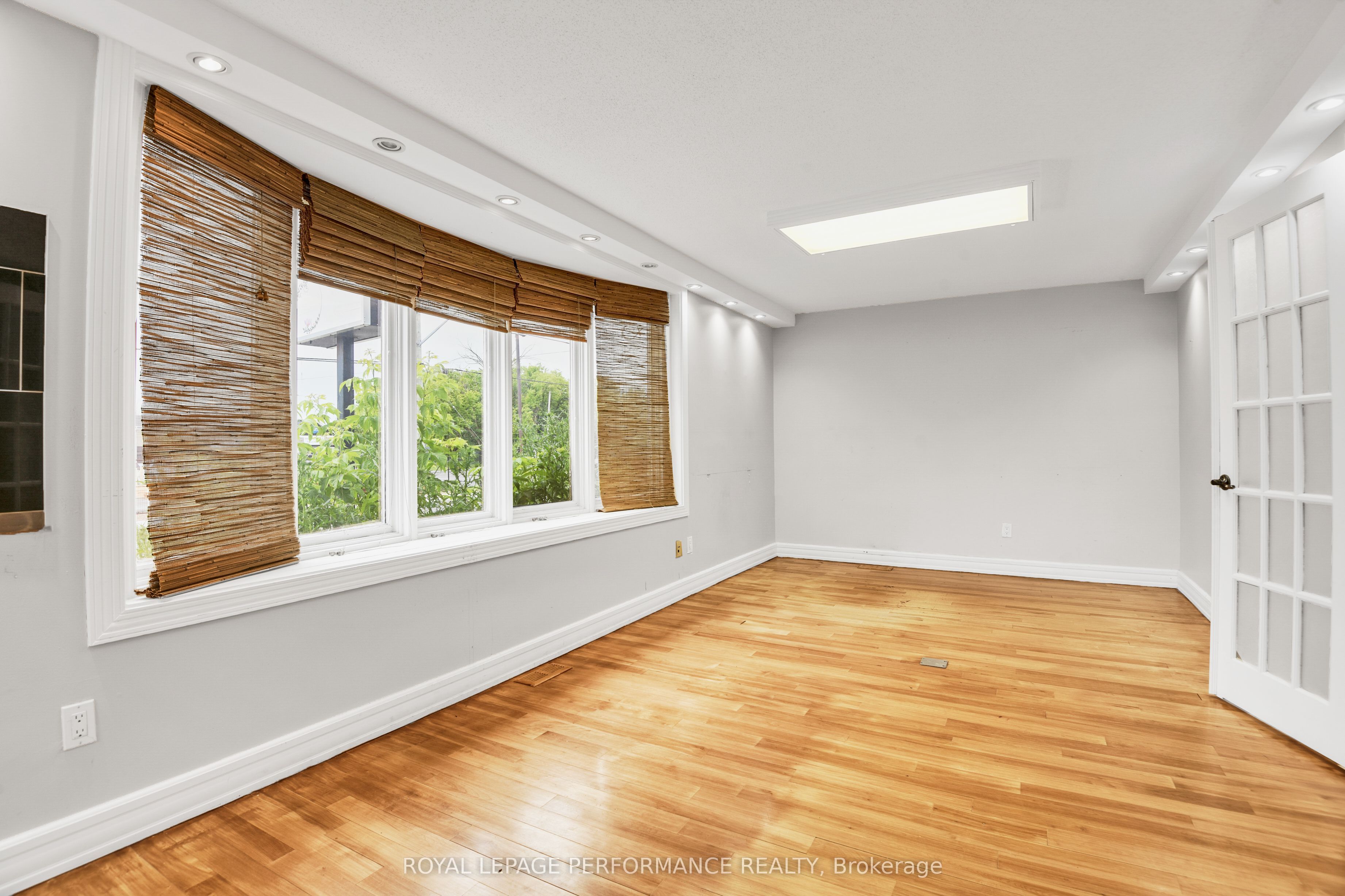 921 Notre Dame St Property Photo 8