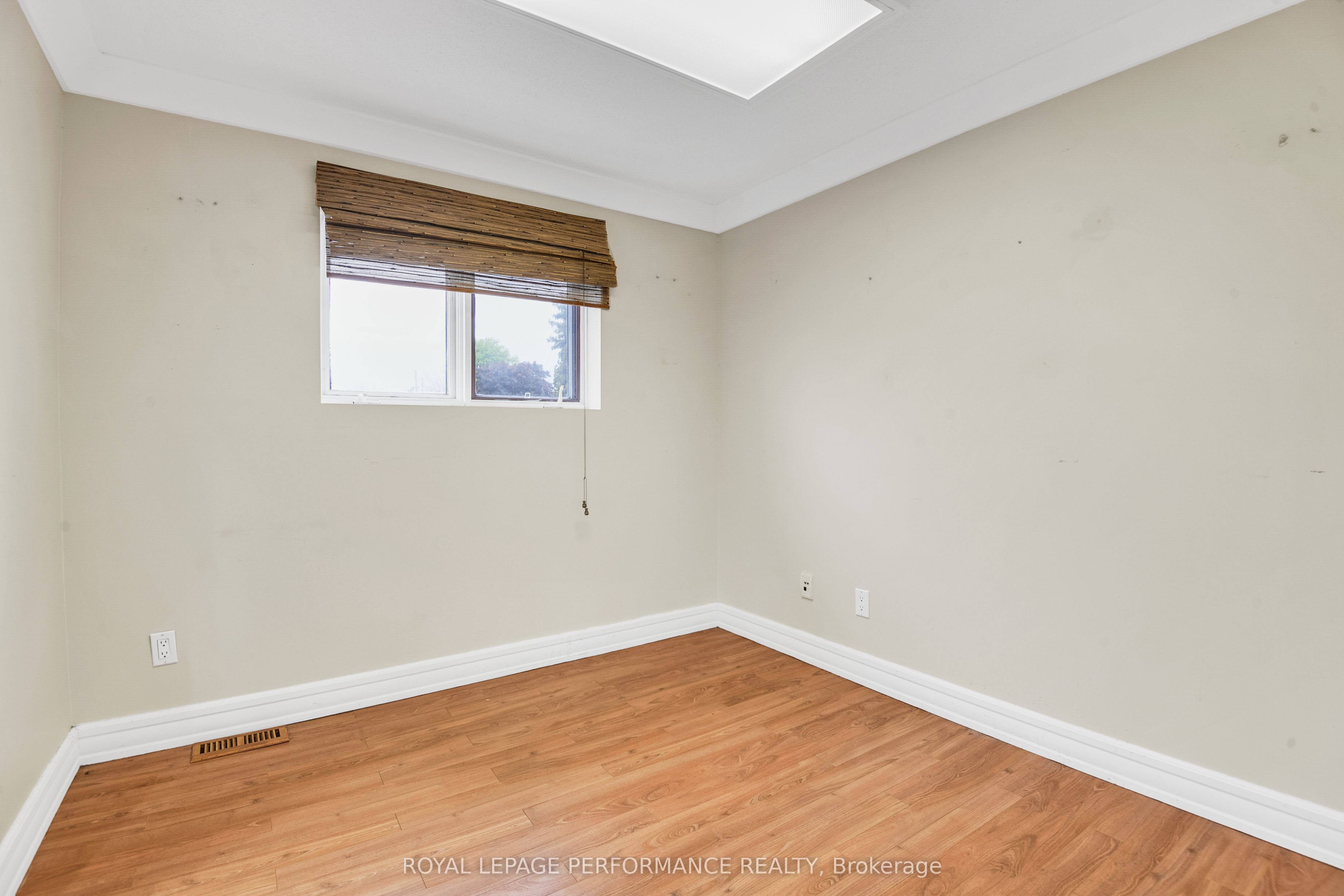 921 Notre Dame St Property Photo 9