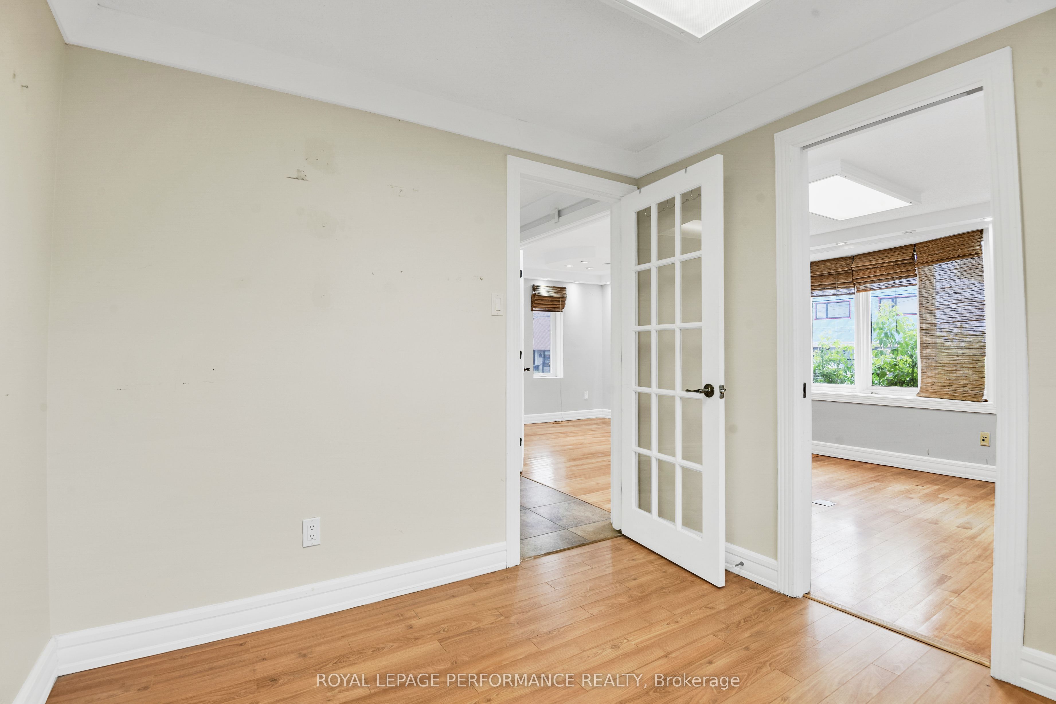 921 Notre Dame St Property Photo 10