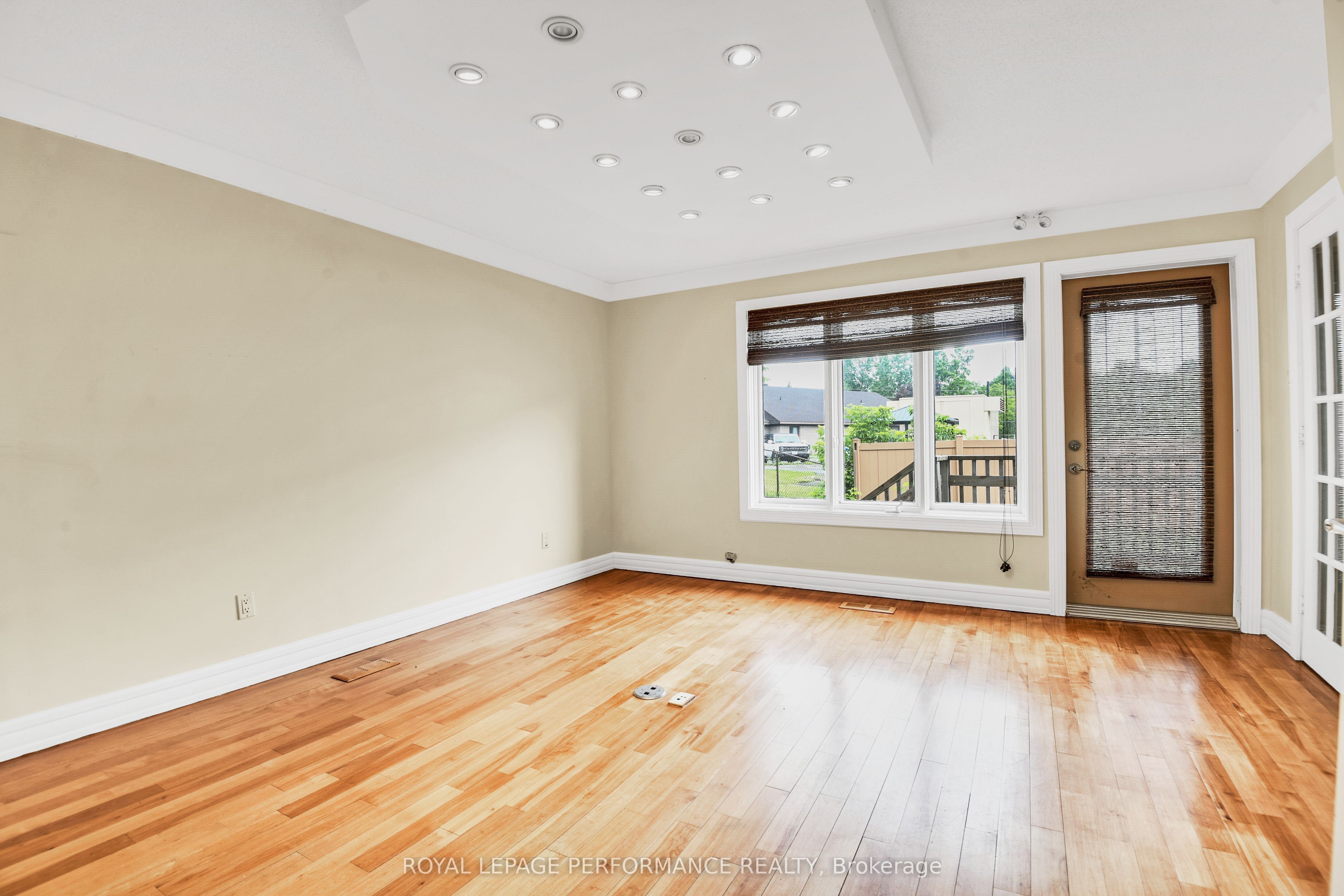 921 Notre Dame St Property Photo 11