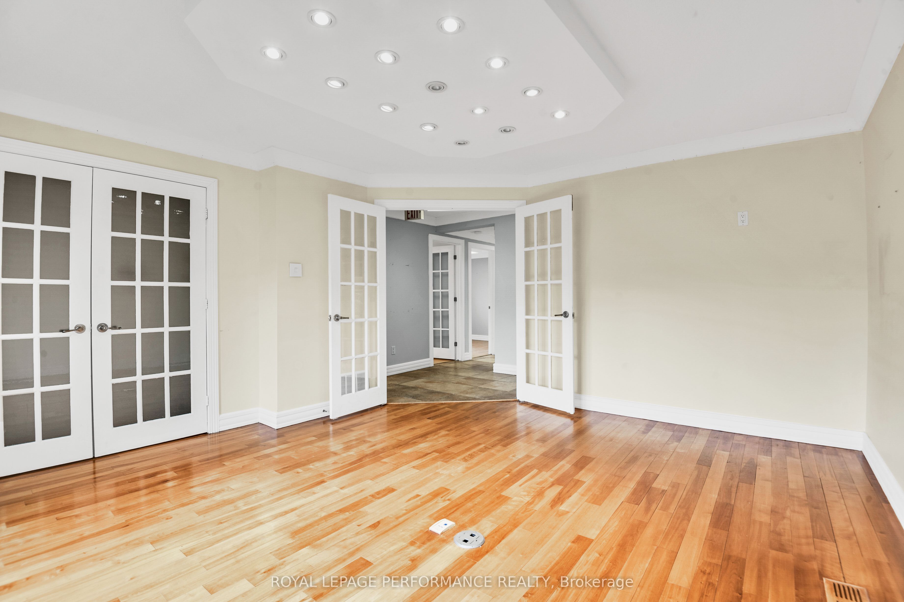 921 Notre Dame St Property Photo 12