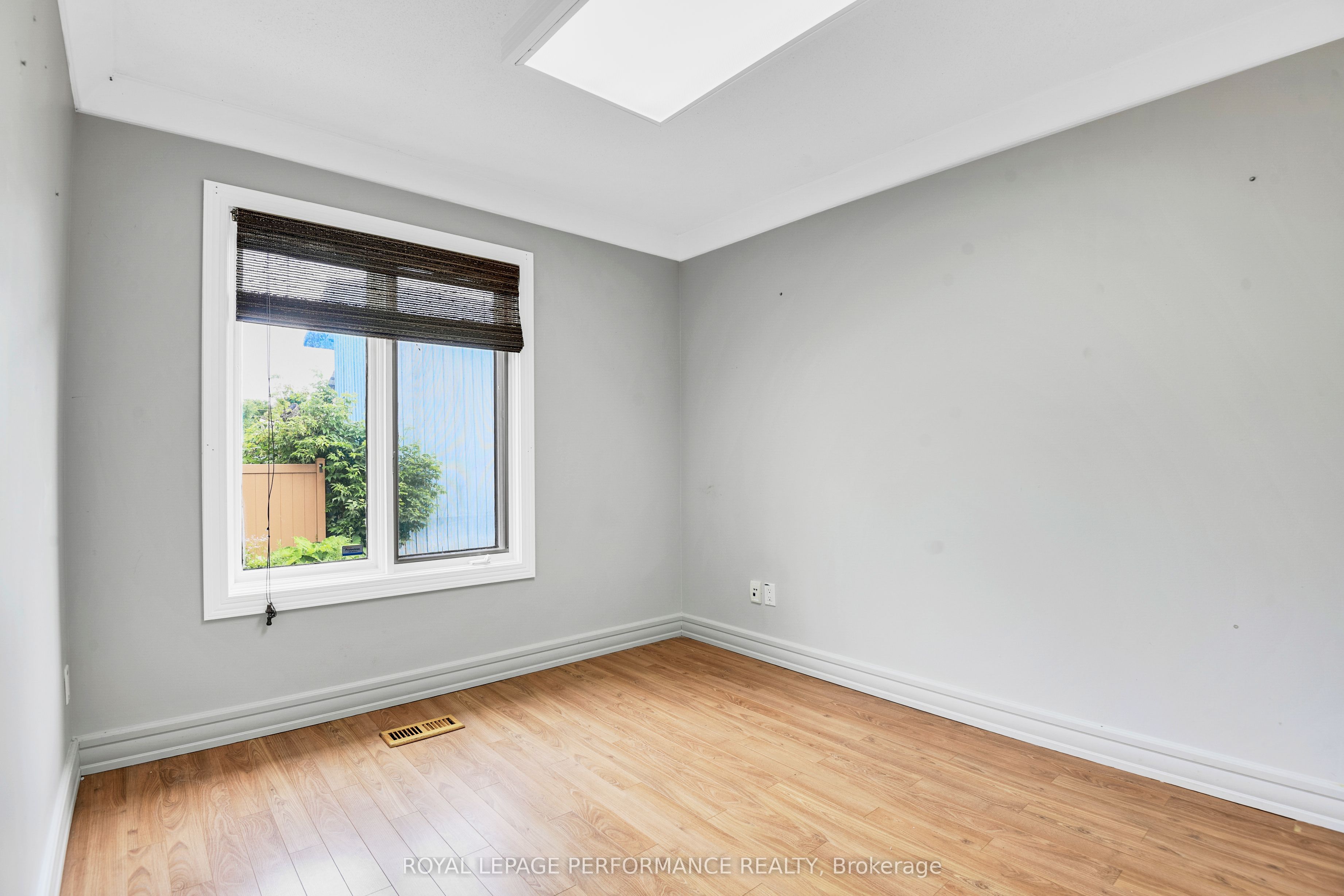 921 Notre Dame St Property Photo 13