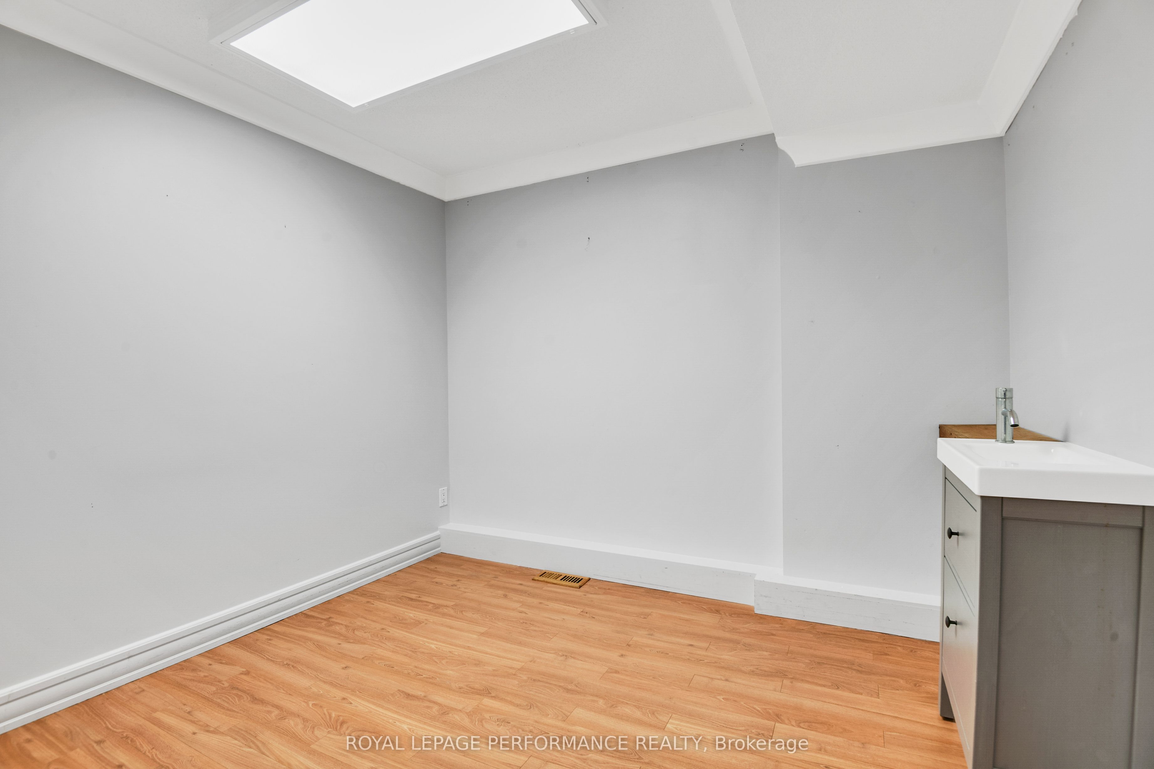 921 Notre Dame St Property Photo 14