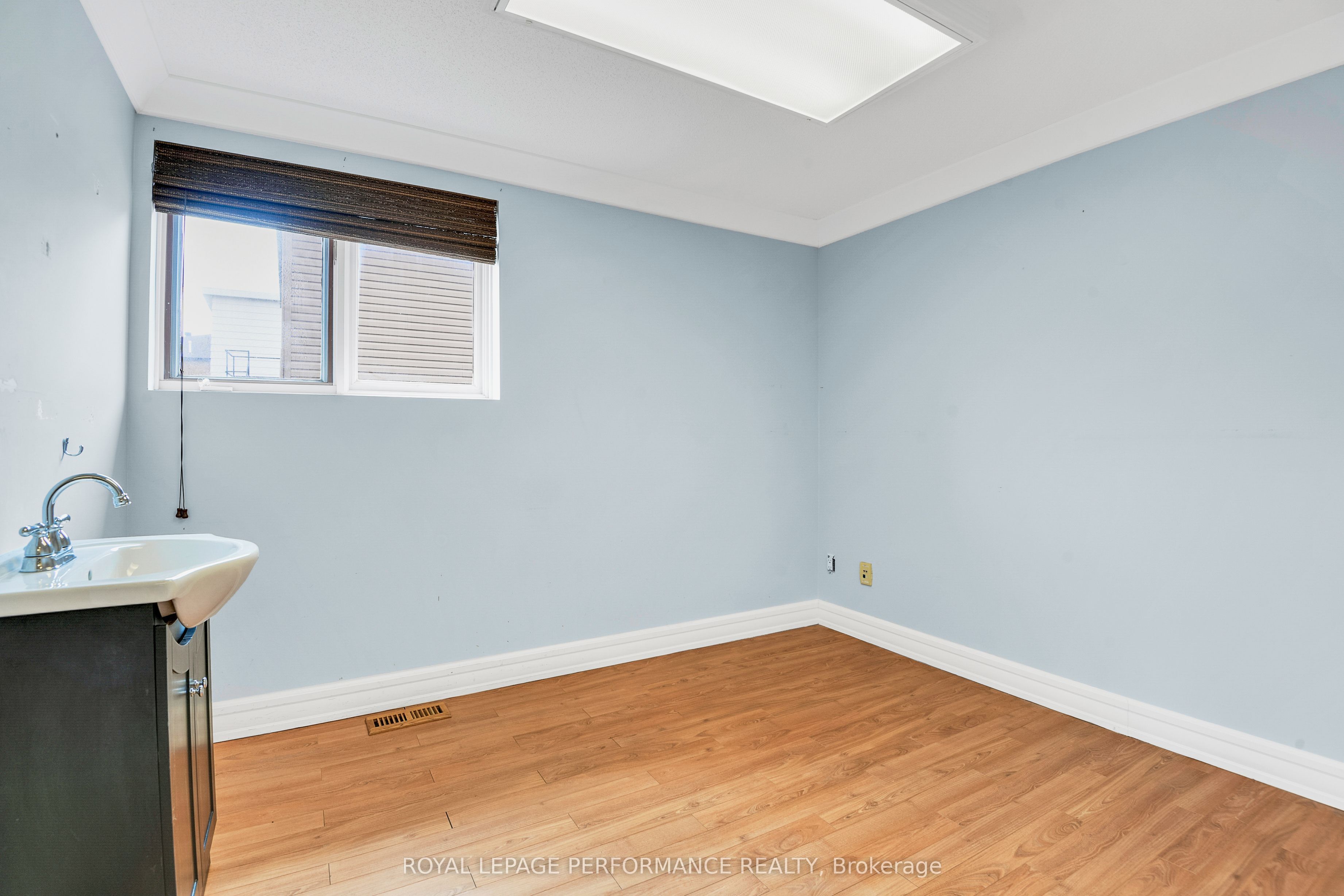 921 Notre Dame St Property Photo 16