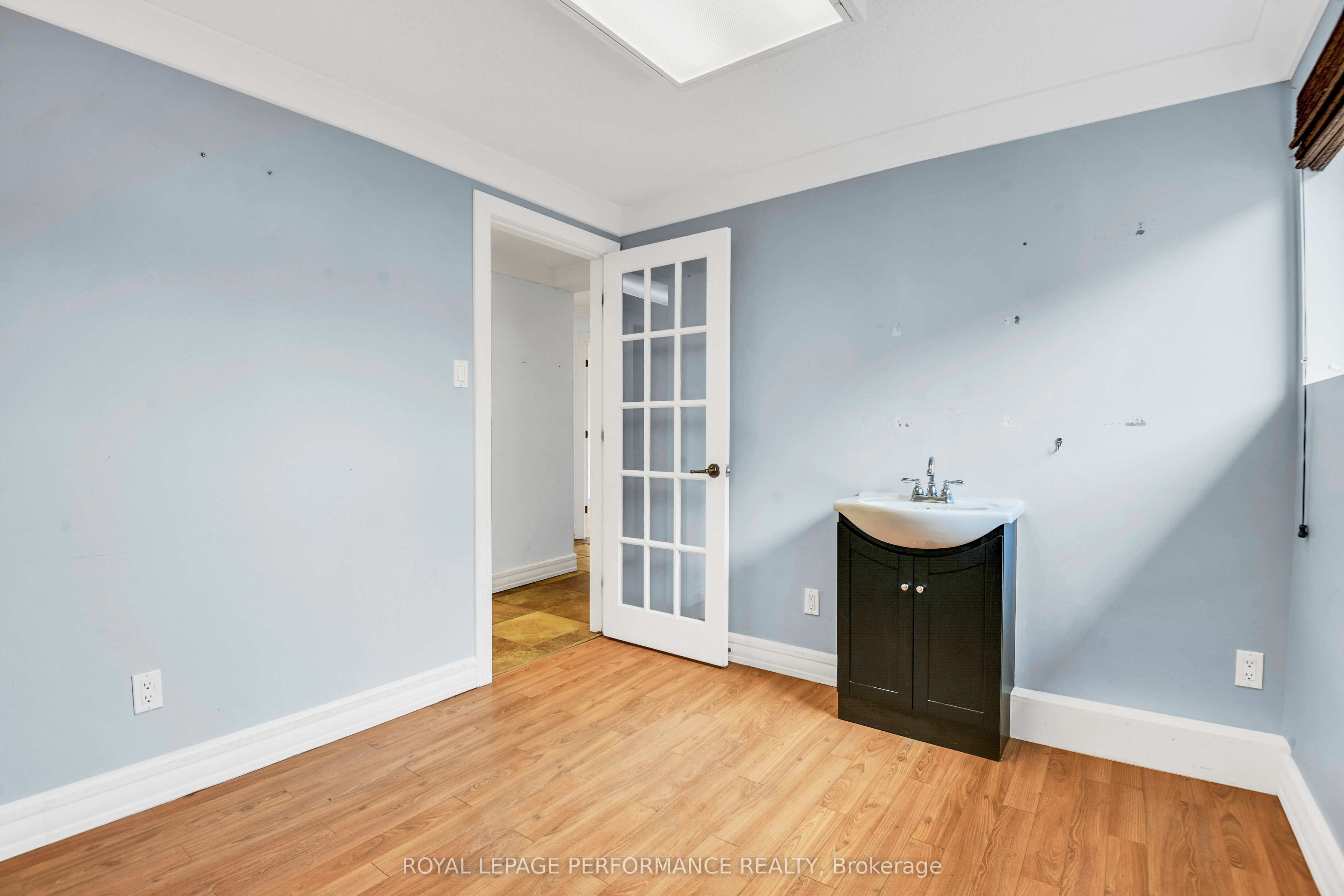 921 Notre Dame St Property Photo 17