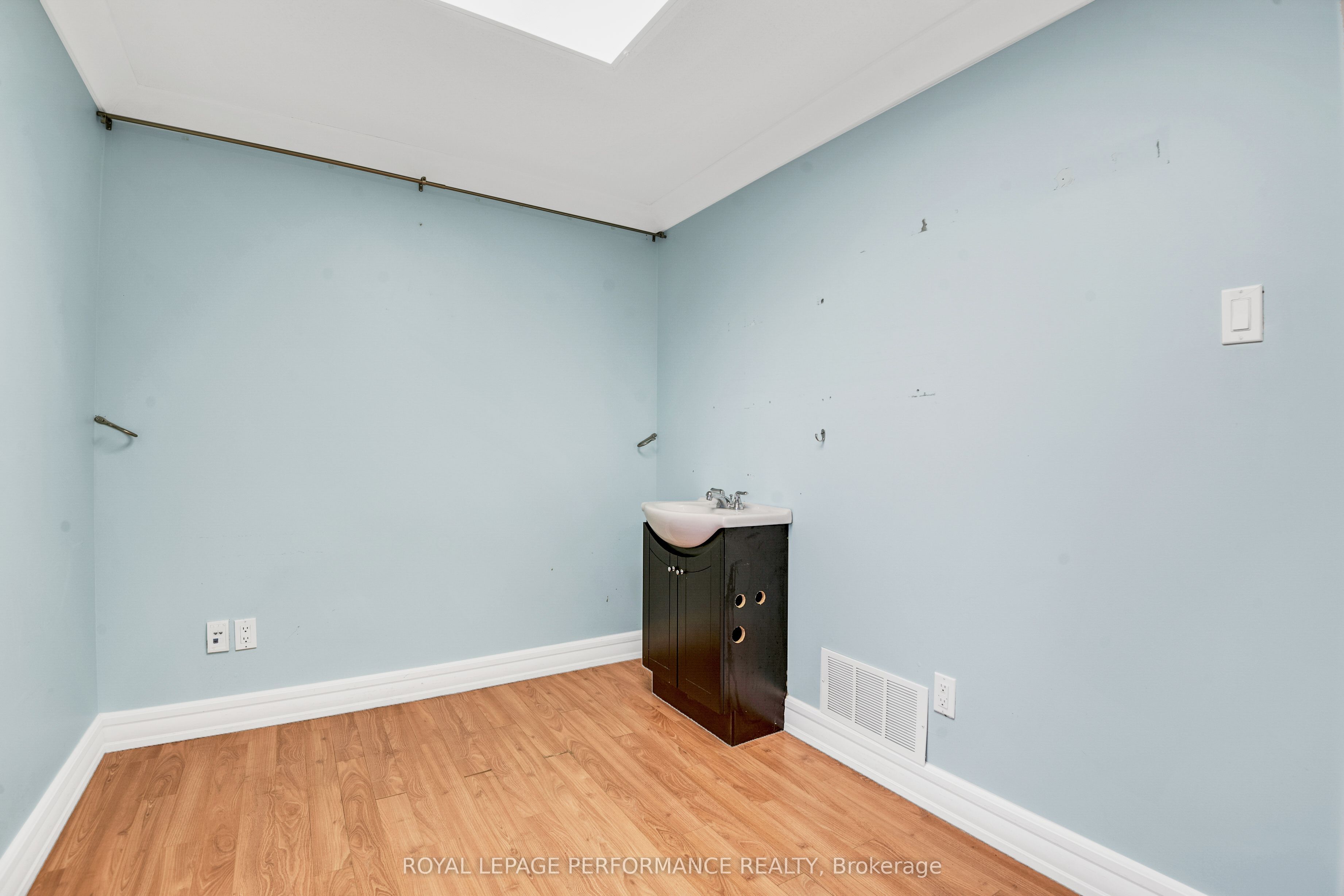 921 Notre Dame St Property Photo 18