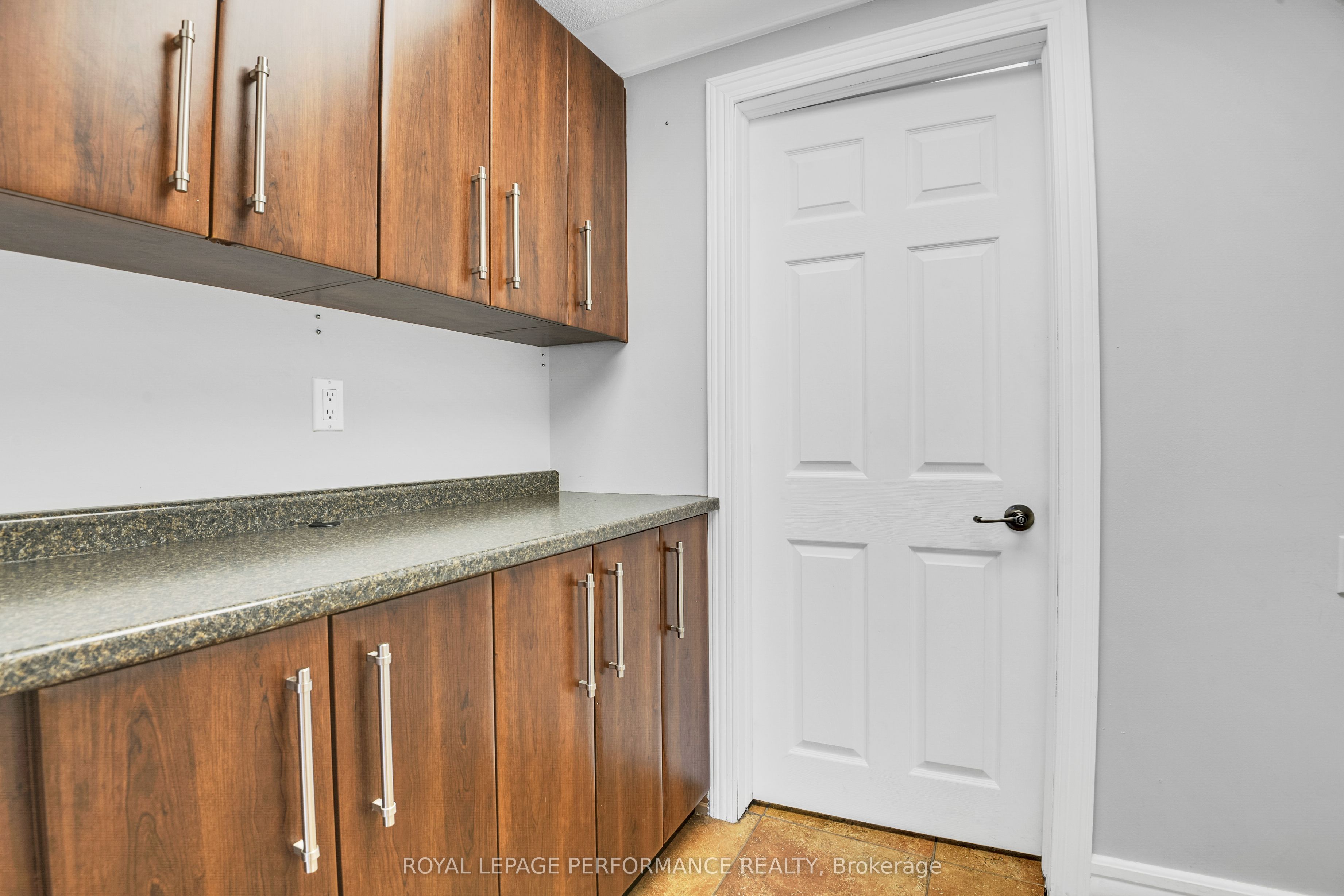 921 Notre Dame St Property Photo 20