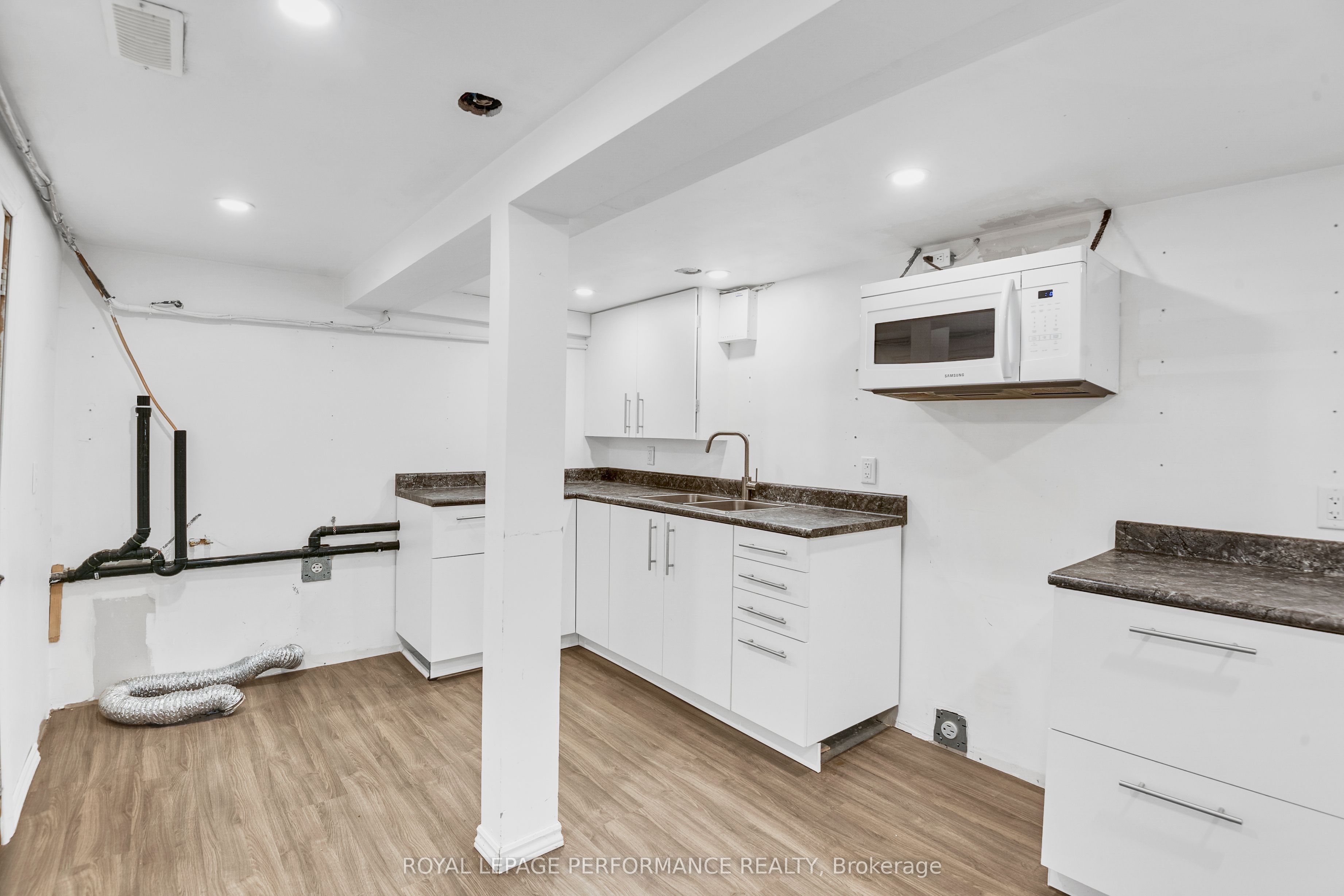 921 Notre Dame St Property Photo 24