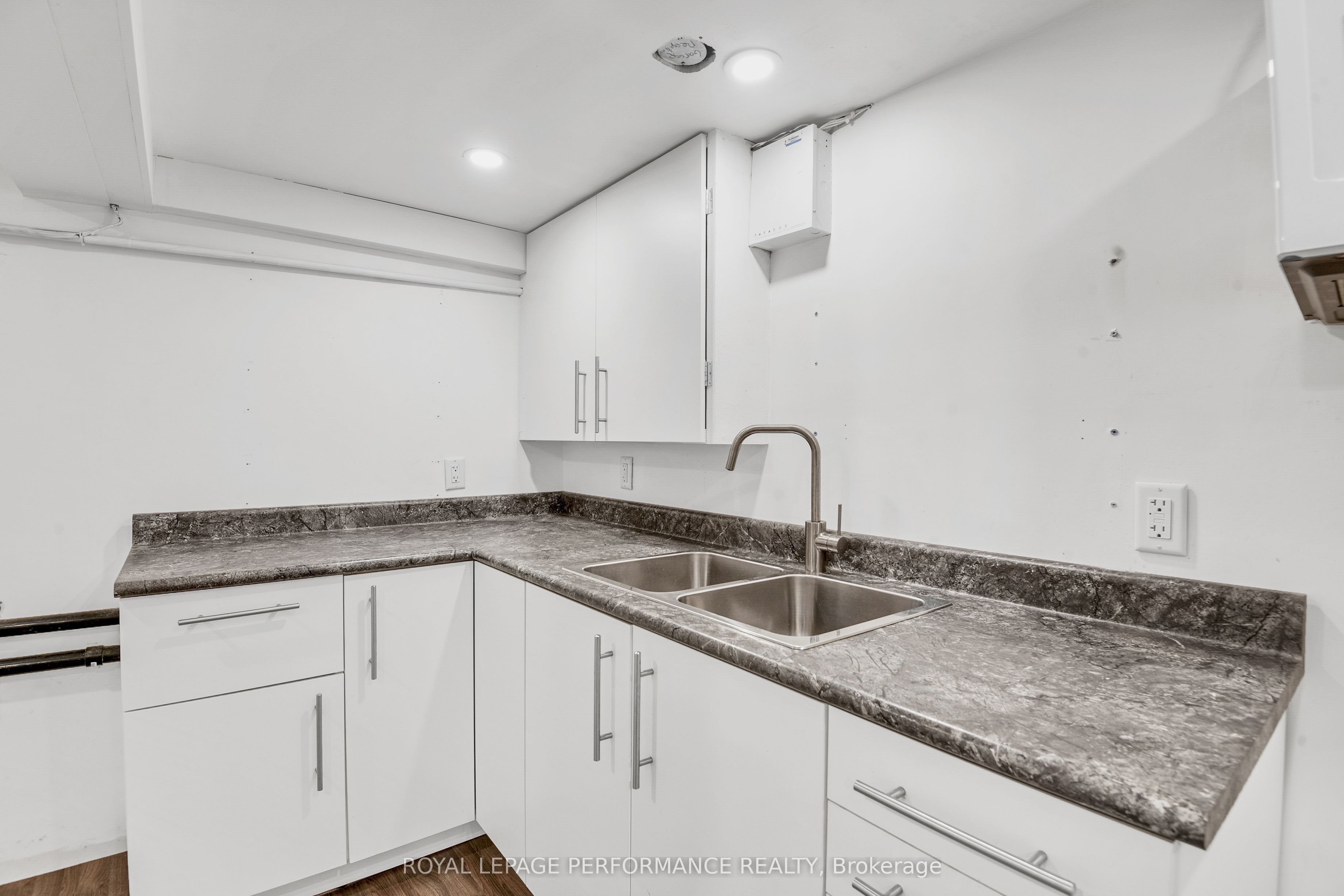 921 Notre Dame St Property Photo 25