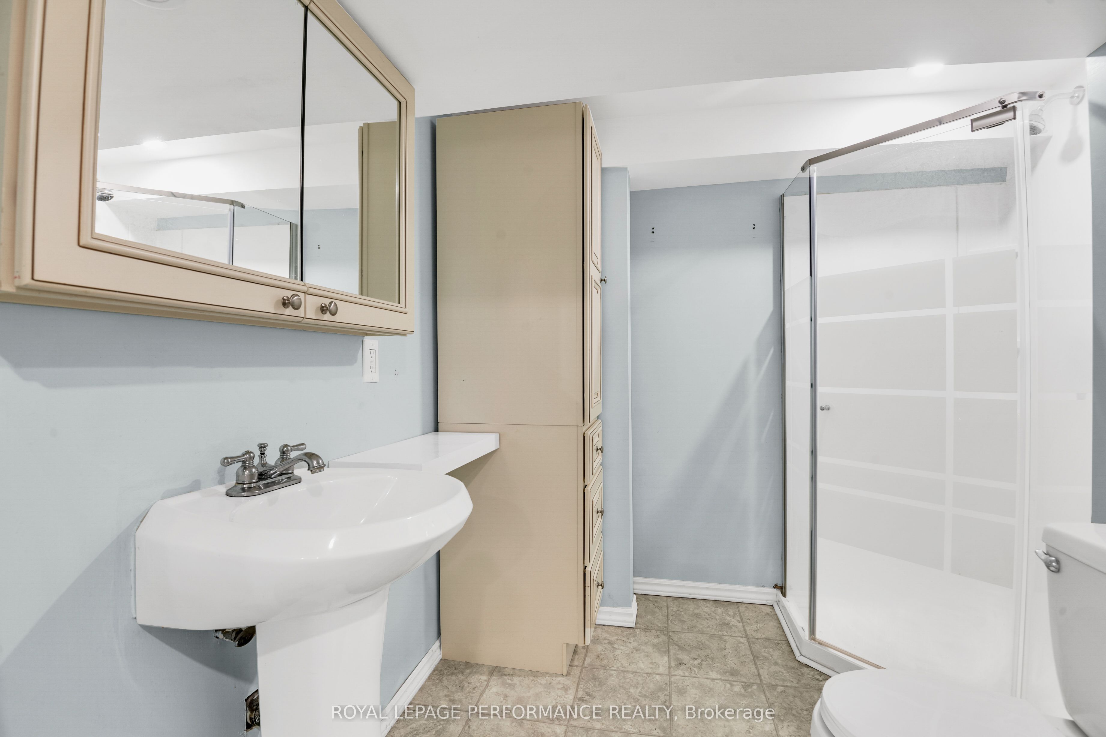 921 Notre Dame St Property Photo 28