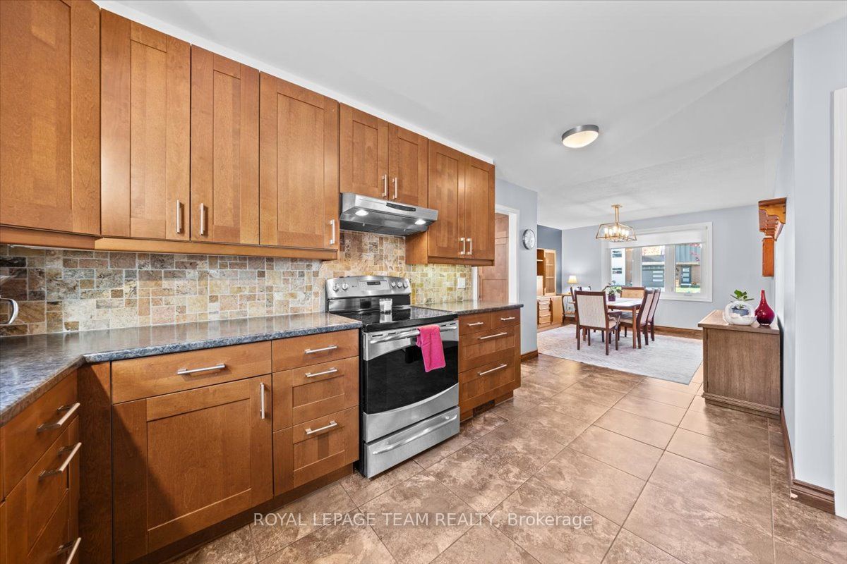 1633 Grey Nuns Drive Property Photo 3