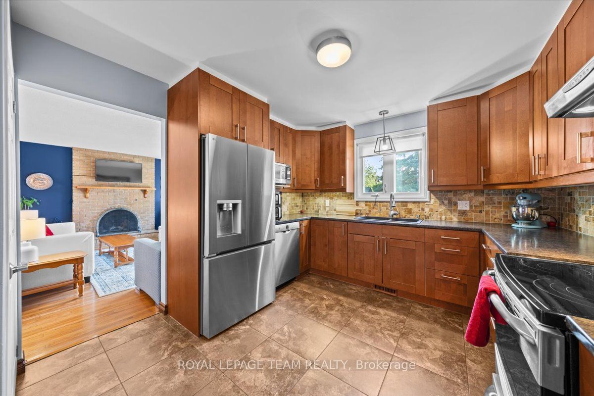 1633 Grey Nuns Drive Property Photo 4