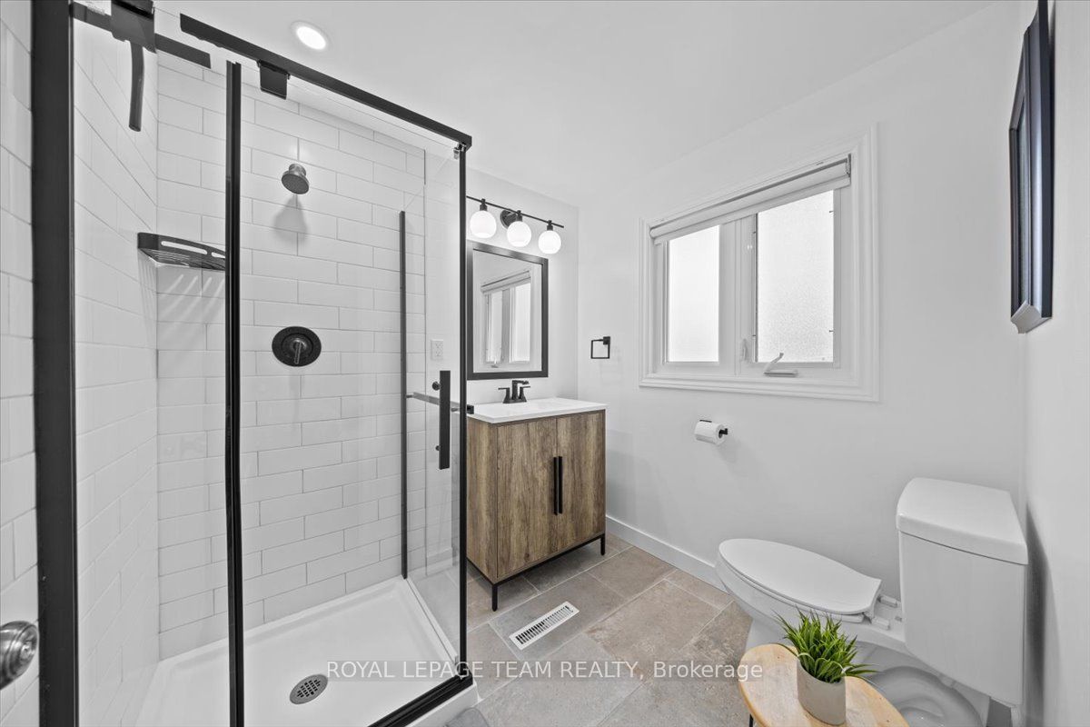 1633 Grey Nuns Drive Property Photo 12