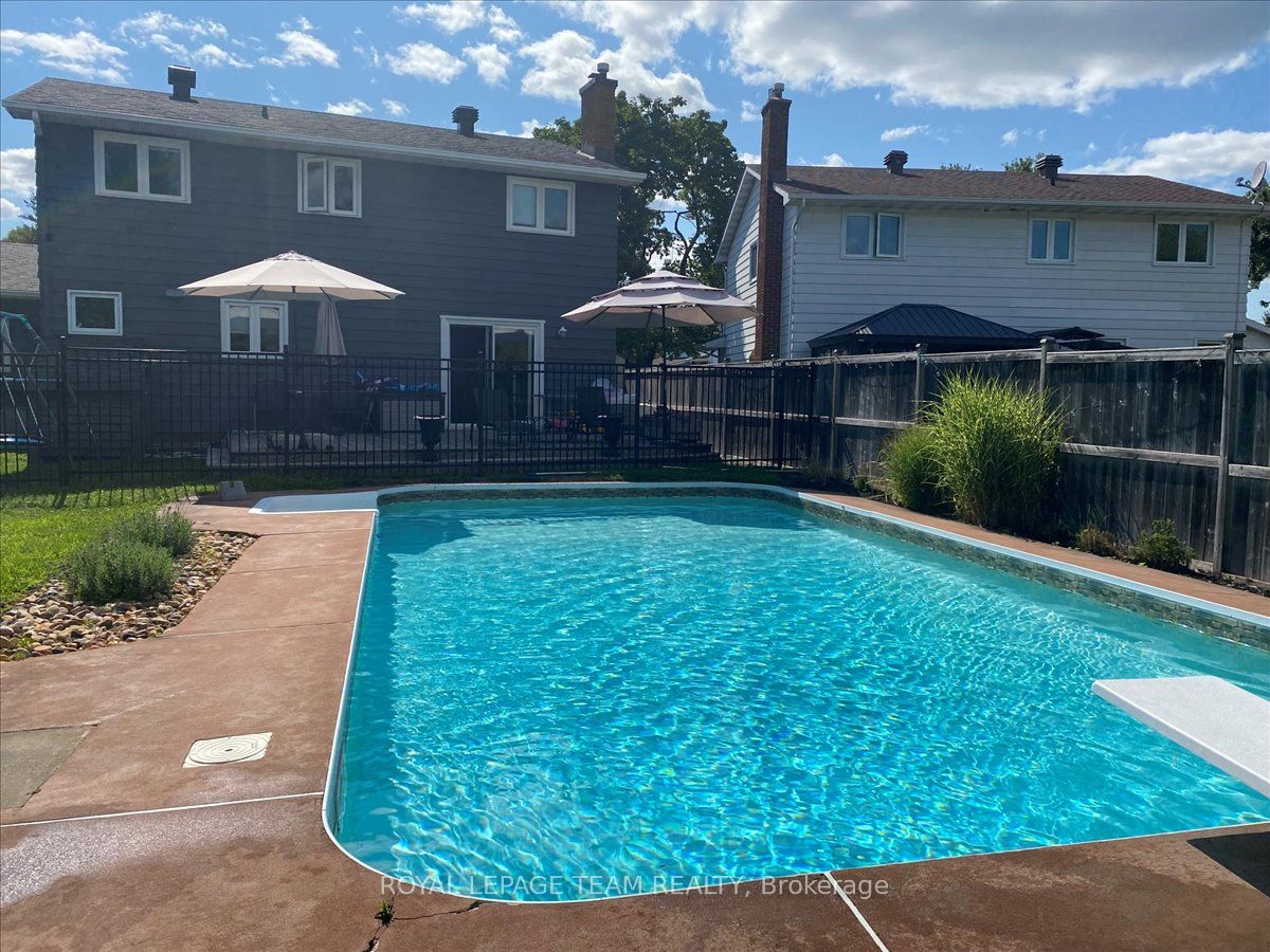 1633 Grey Nuns Drive Property Photo 22