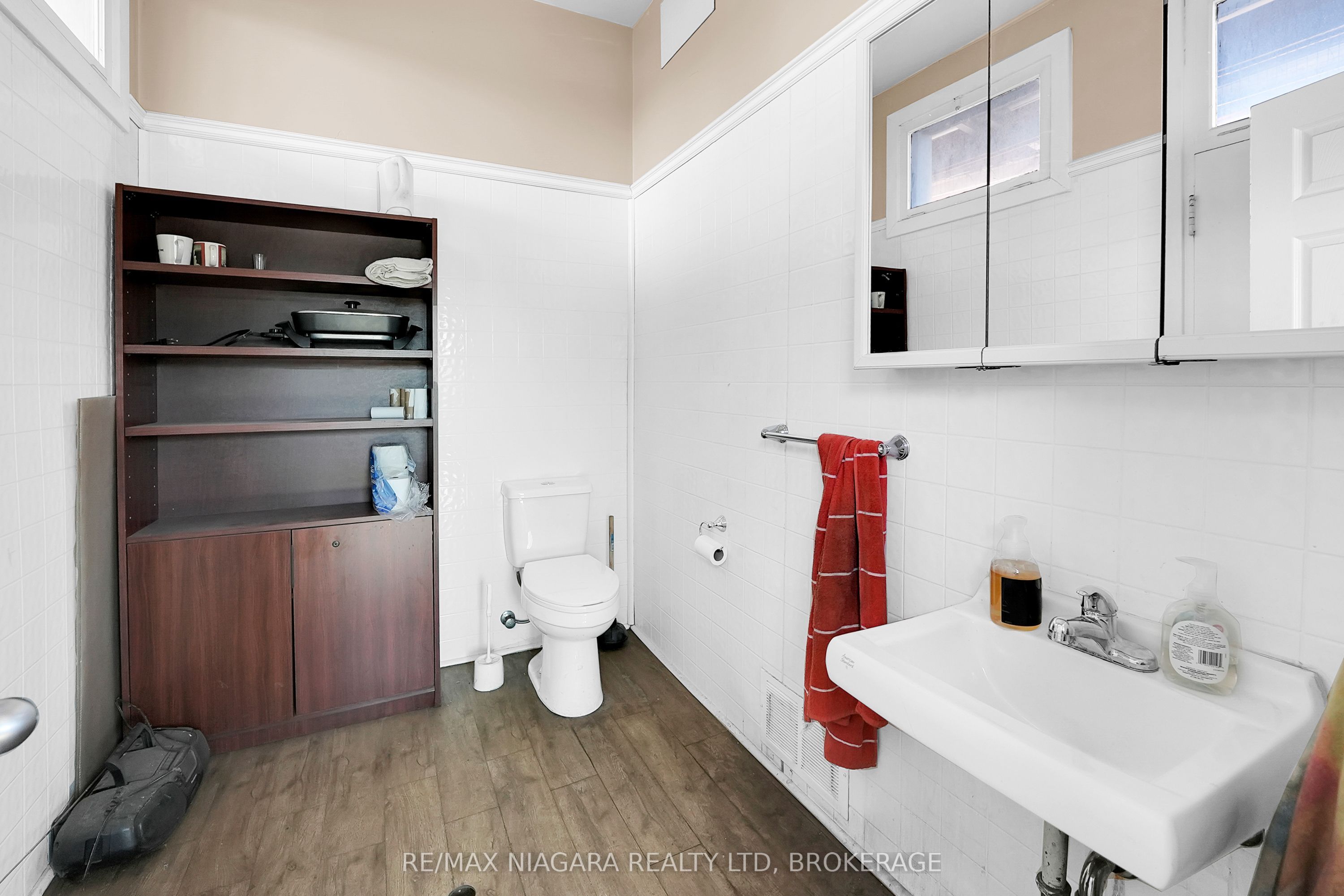 6499 Lundys Lane Property Photo 14