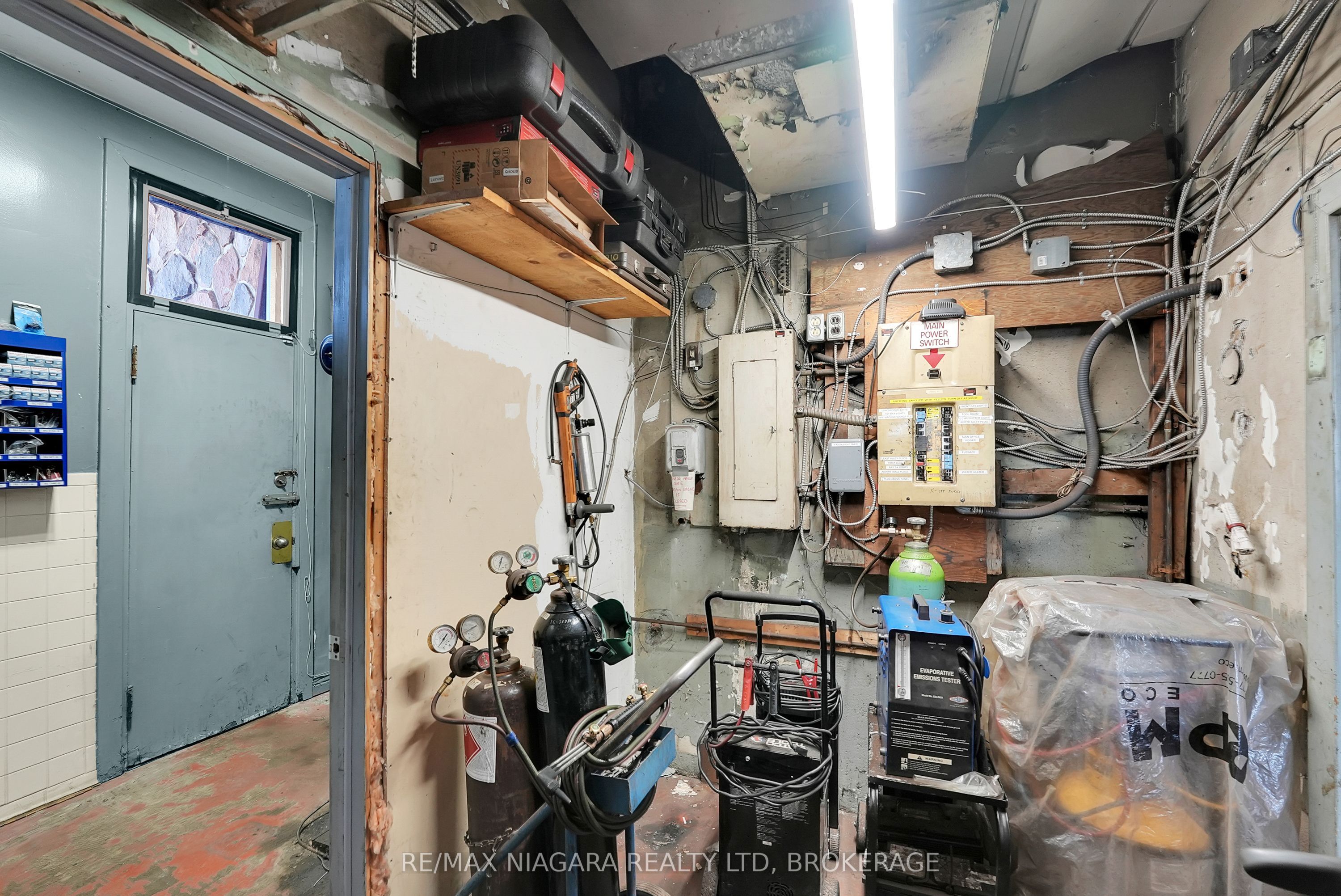 6499 Lundys Lane Property Photo 15