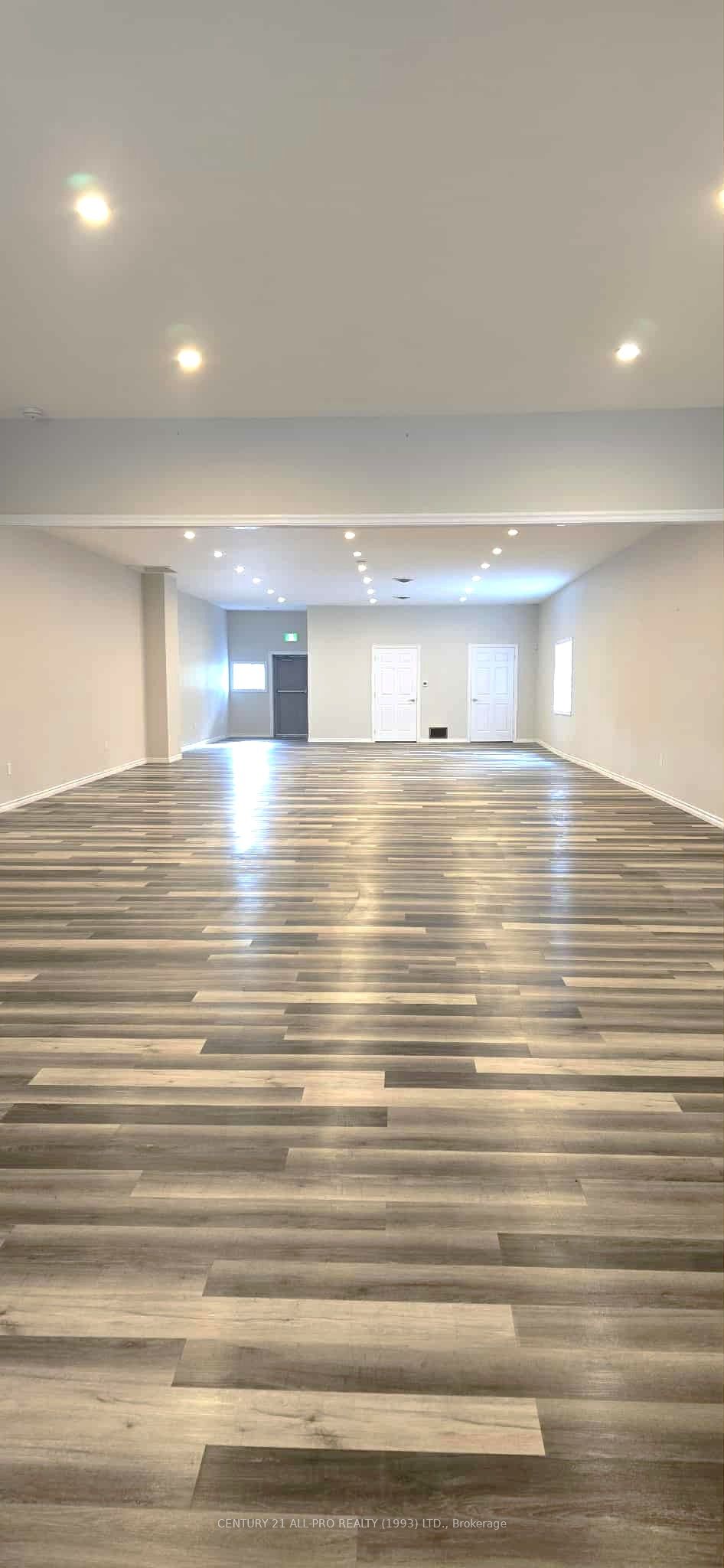 50 Front Street N Property Photo 4