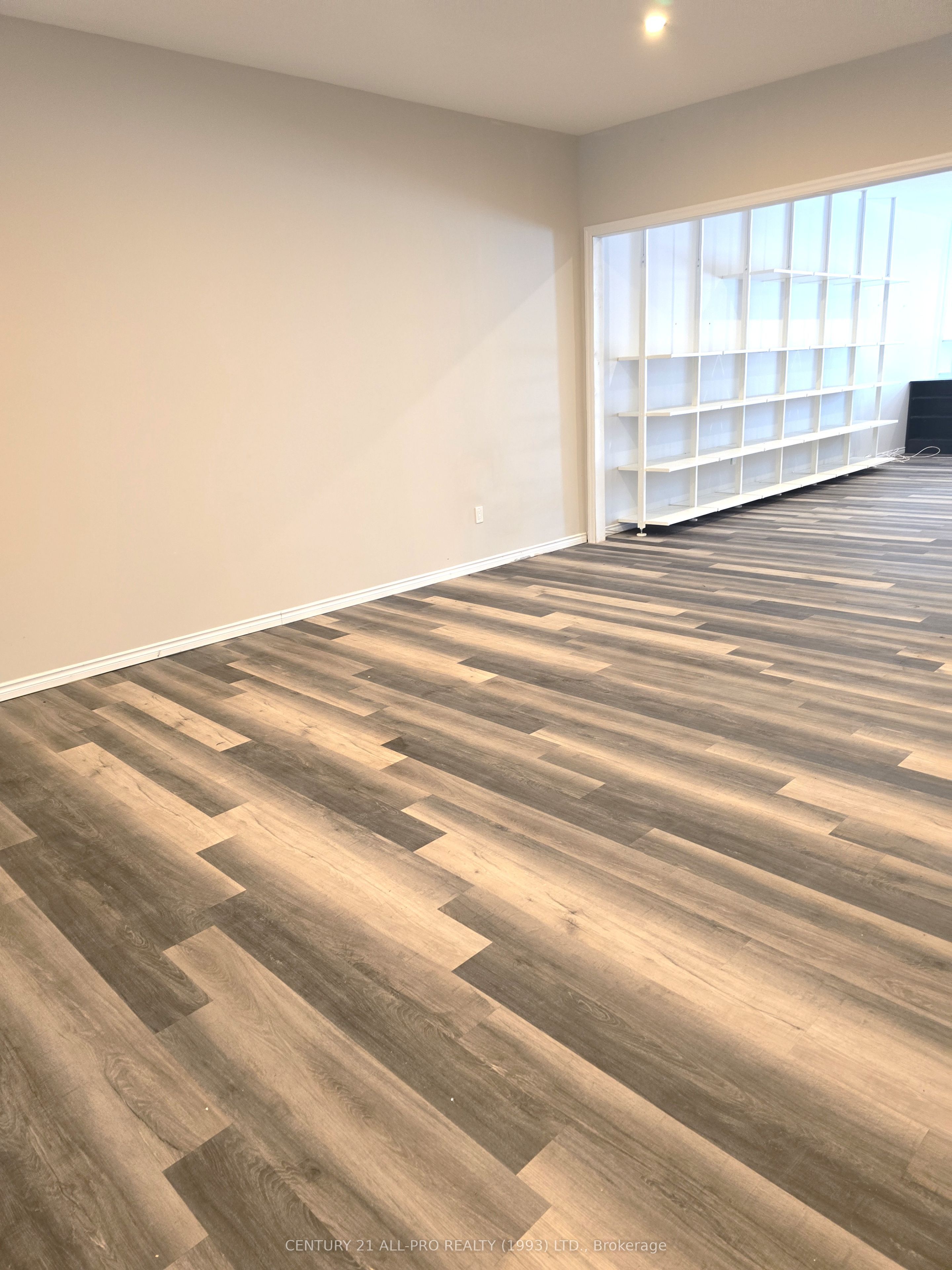 50 Front Street N Property Photo 5