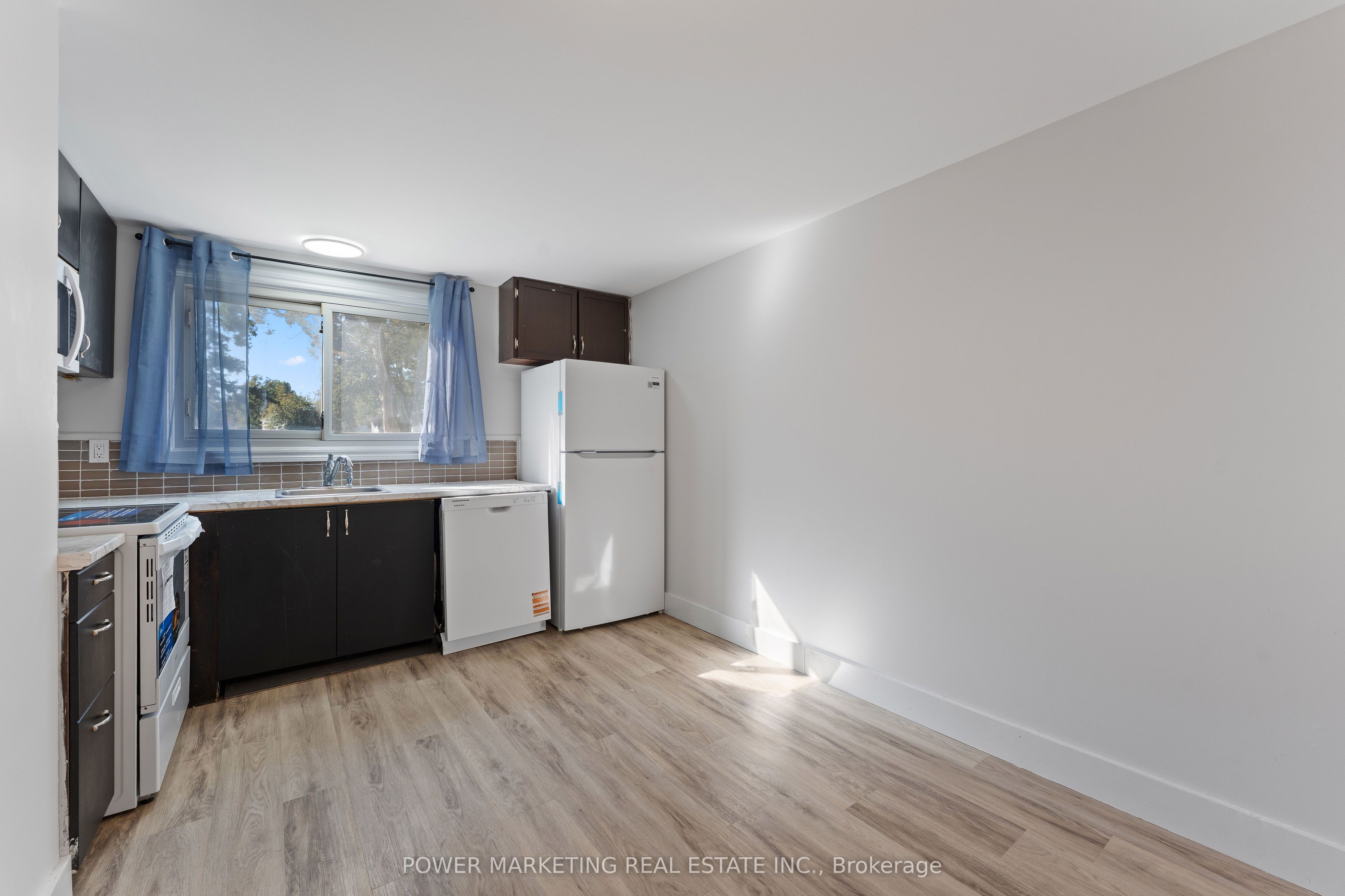 1045 Morrison Drive 182 Property Photo 6