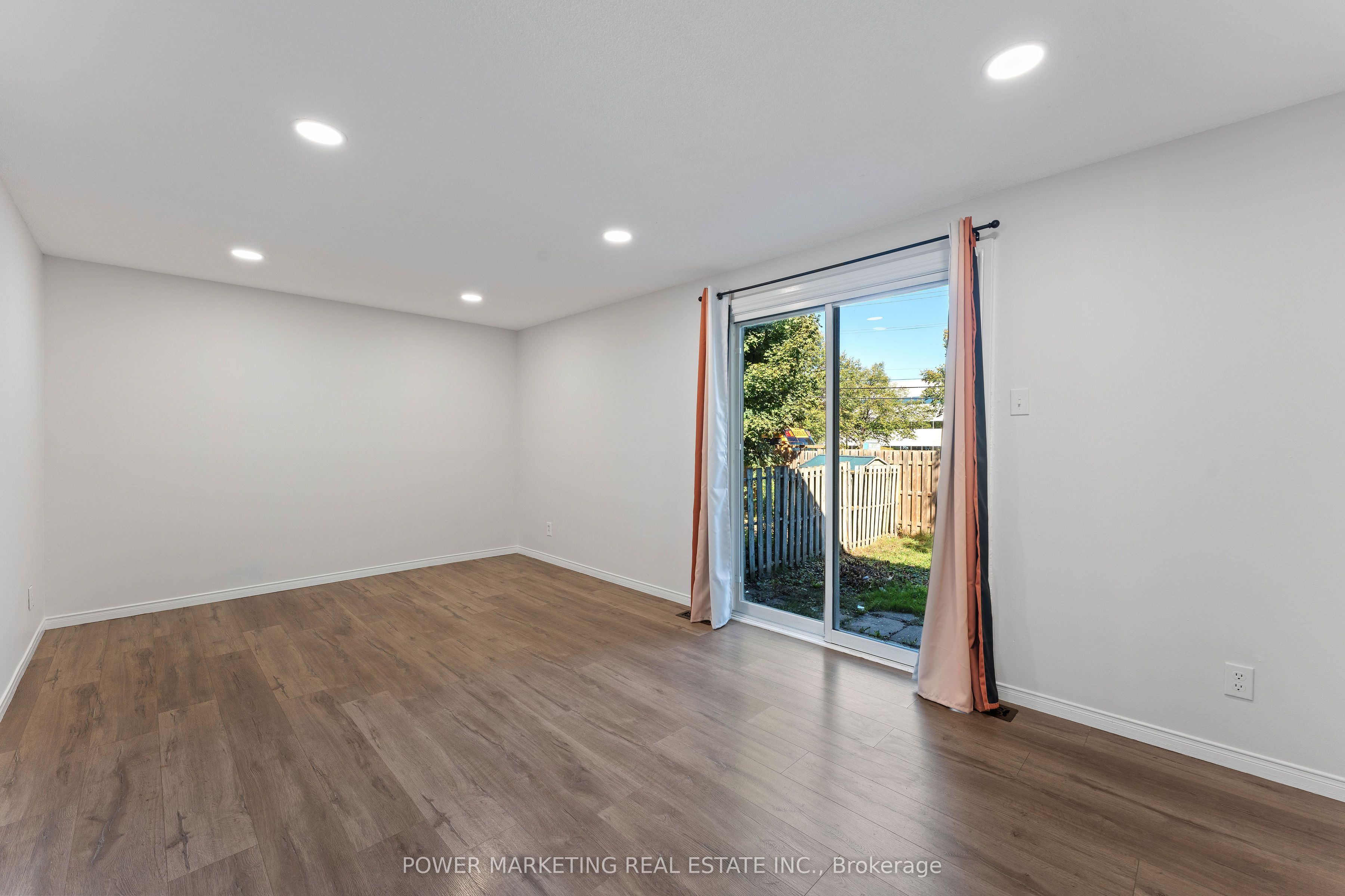 1045 Morrison Drive 182 Property Photo 9