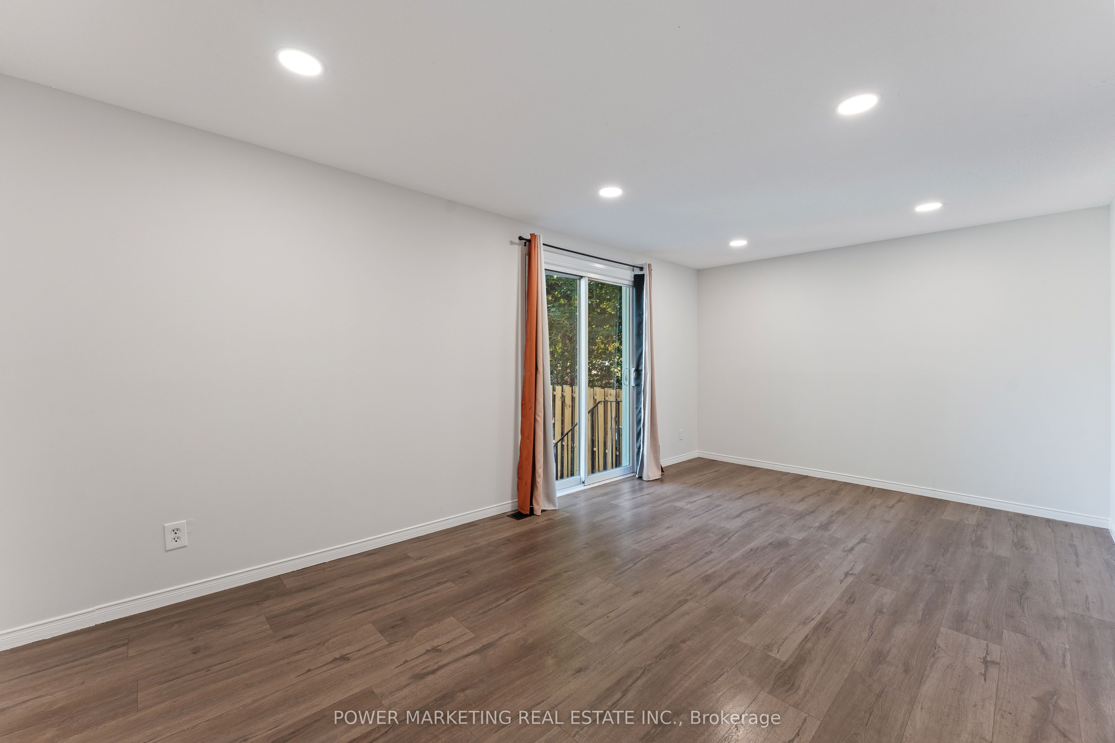 1045 Morrison Drive 182 Property Photo 10