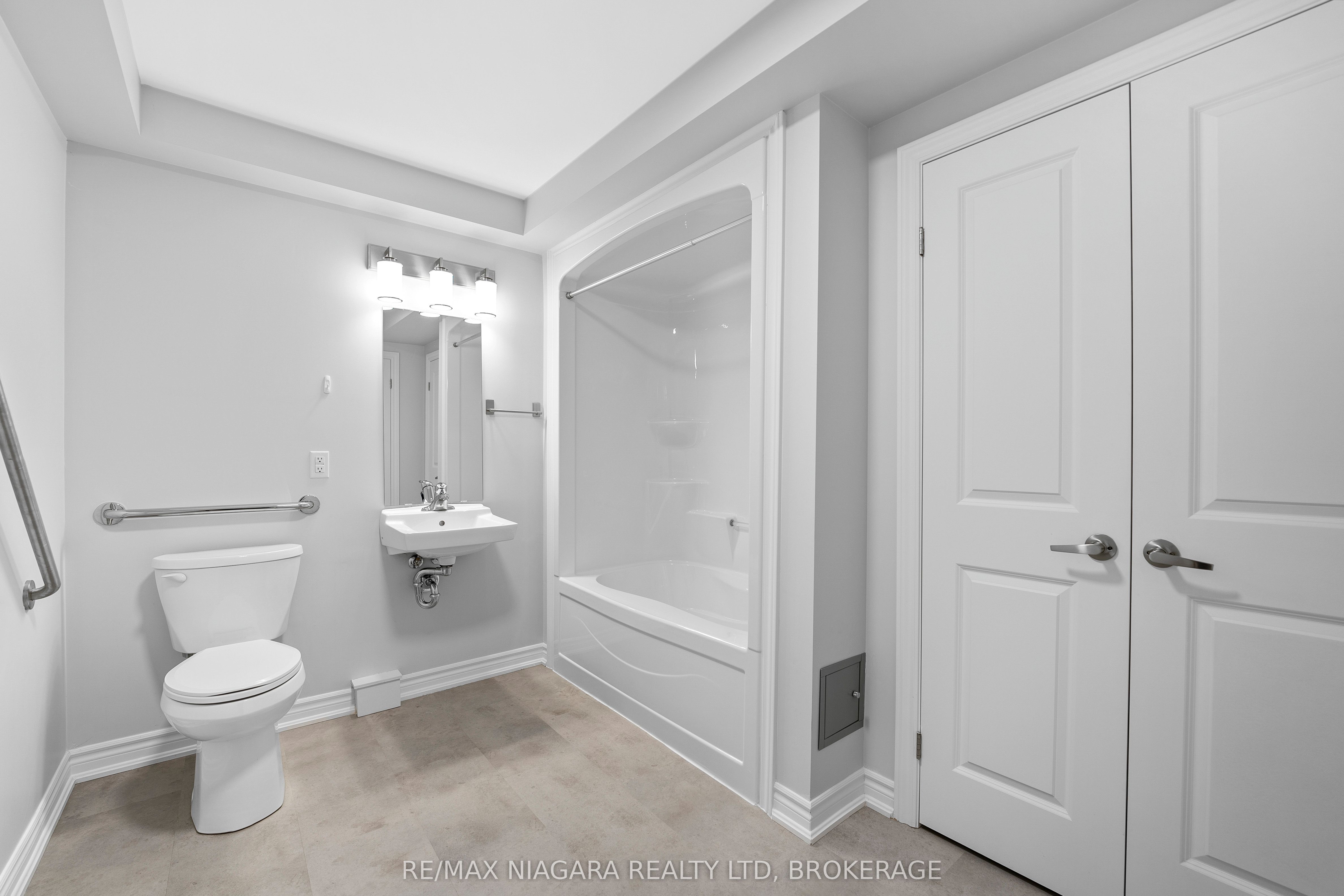 63 Vine St S Property Photo 10