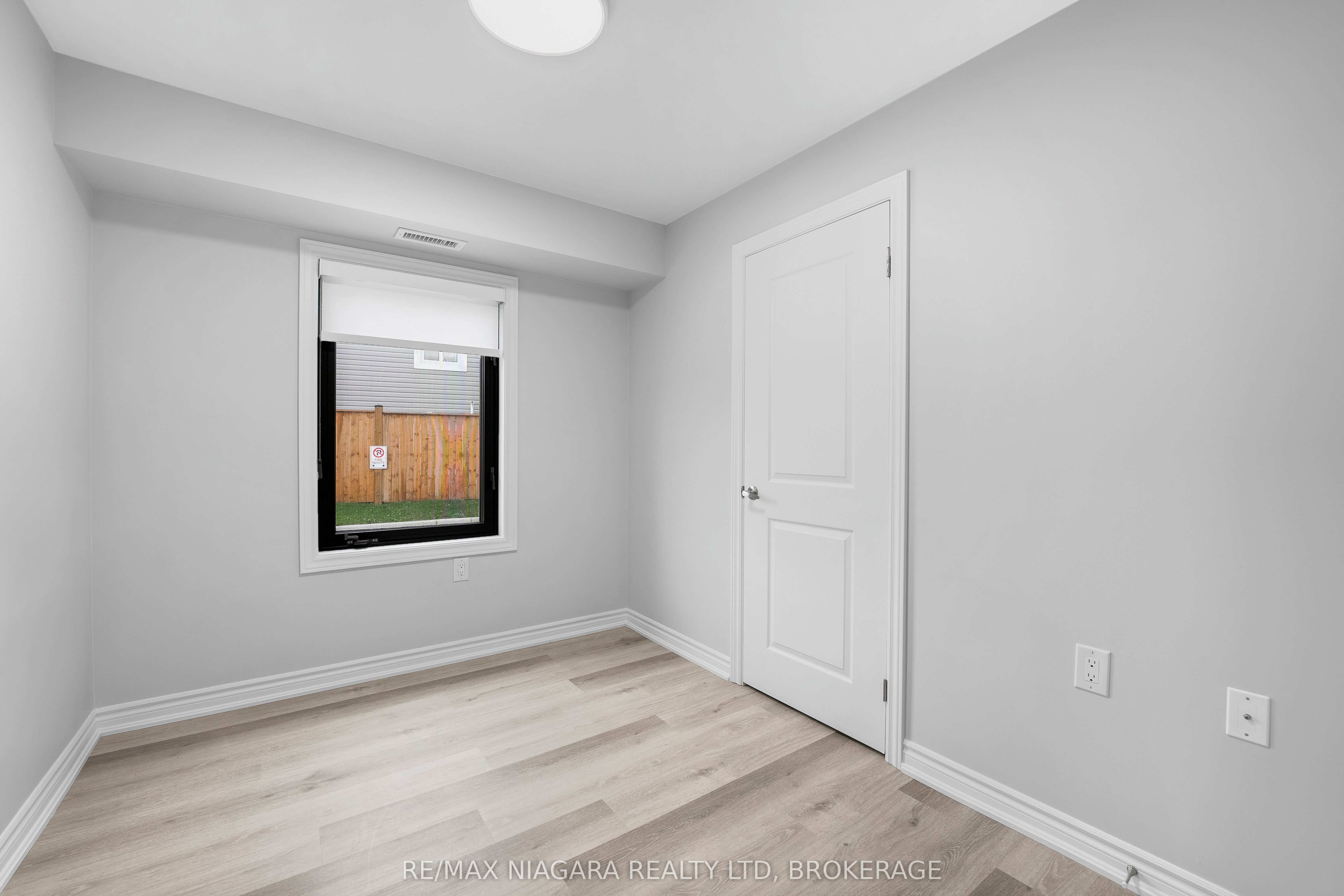 63 Vine St S Property Photo 13