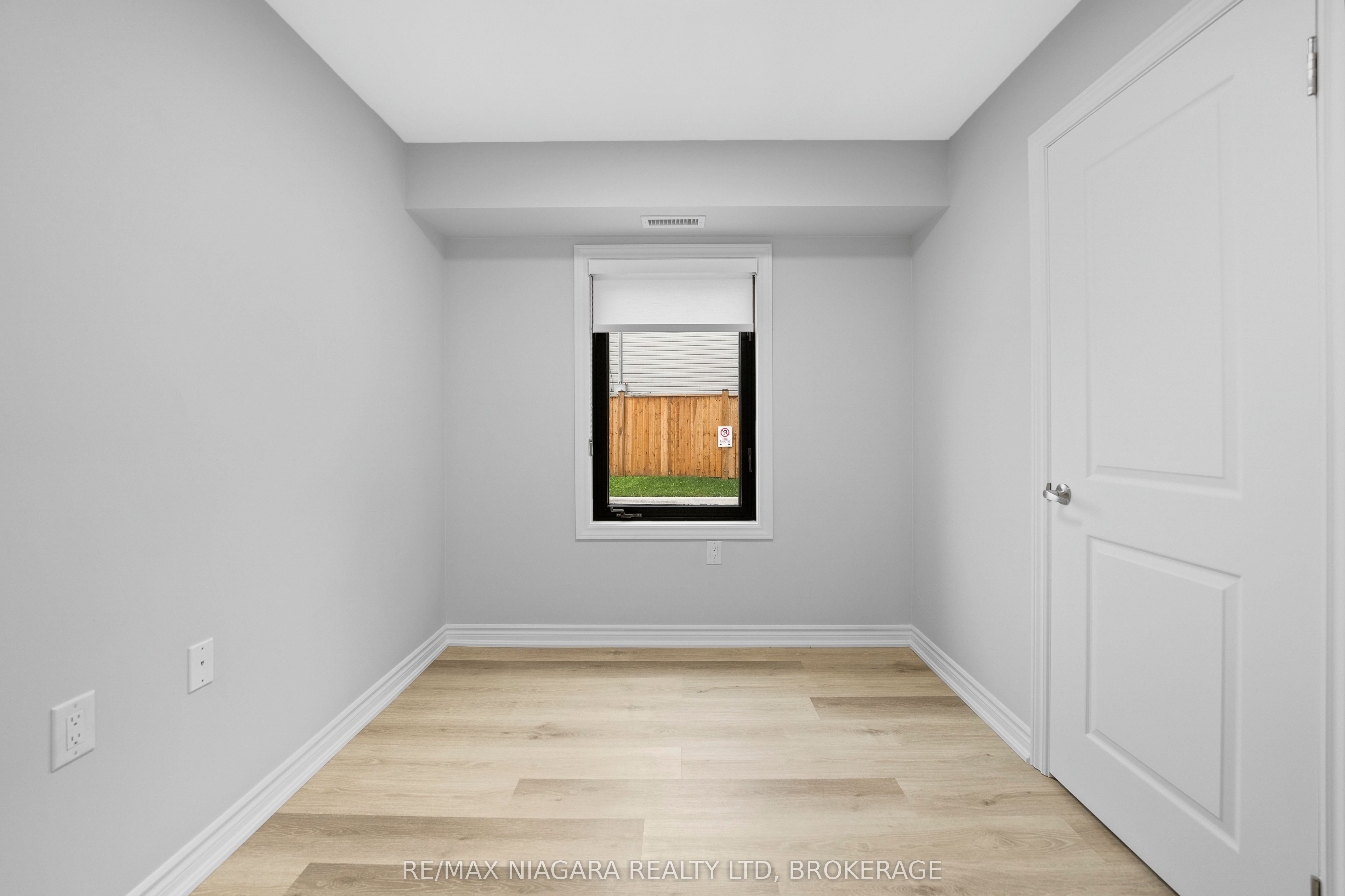 63 Vine St S Property Photo 14