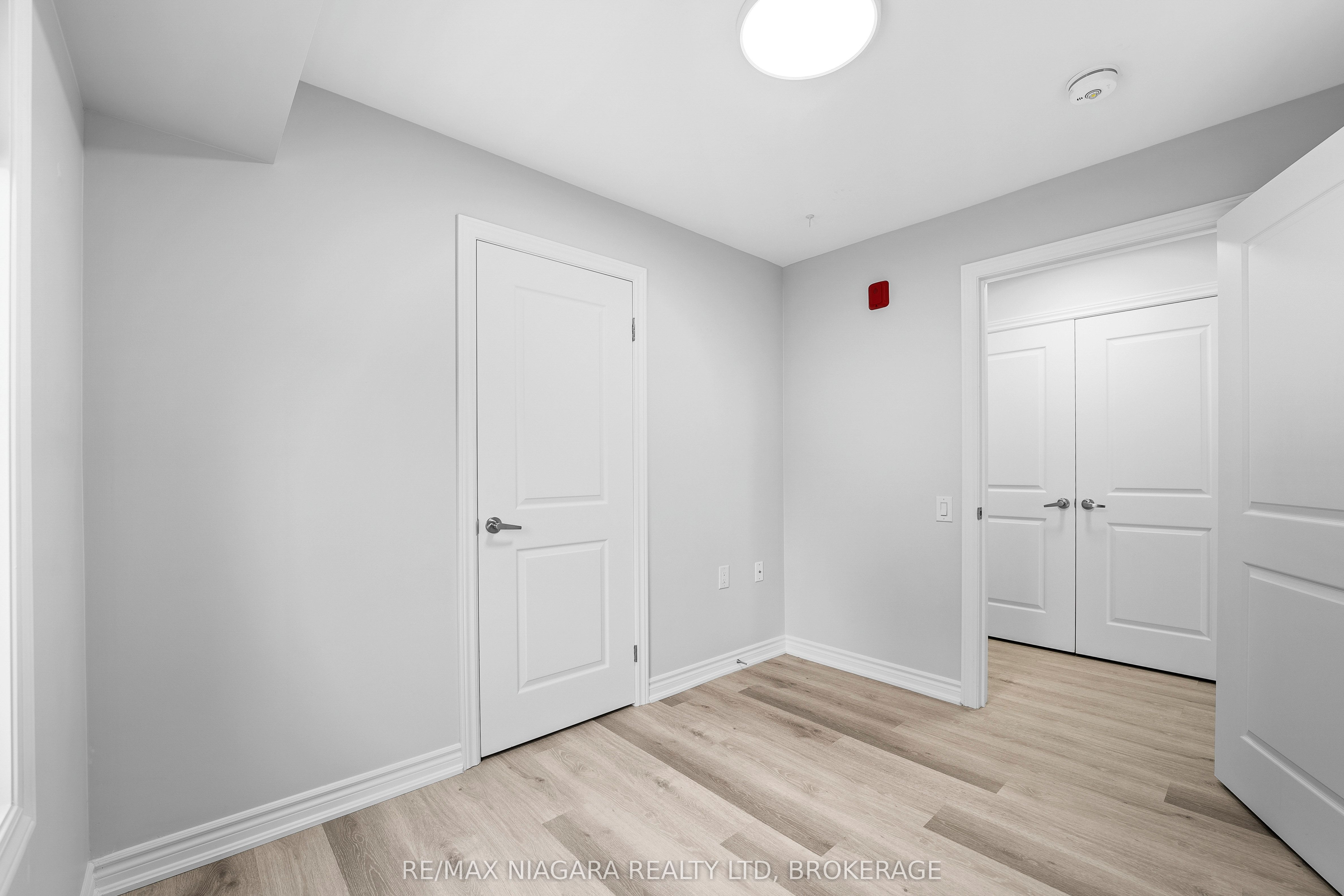 63 Vine St S Property Photo 15