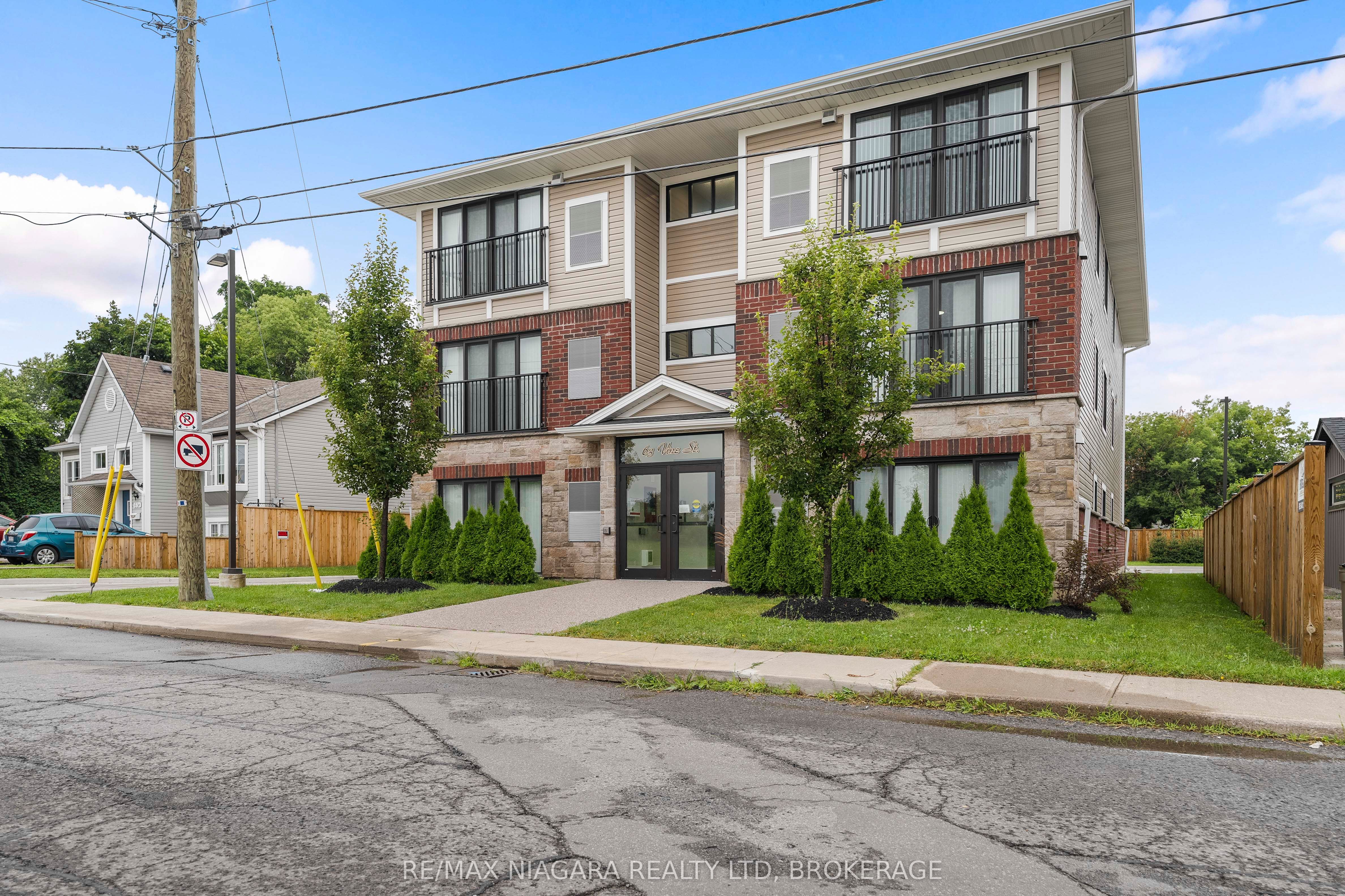 63 Vine St S Property Photo 16