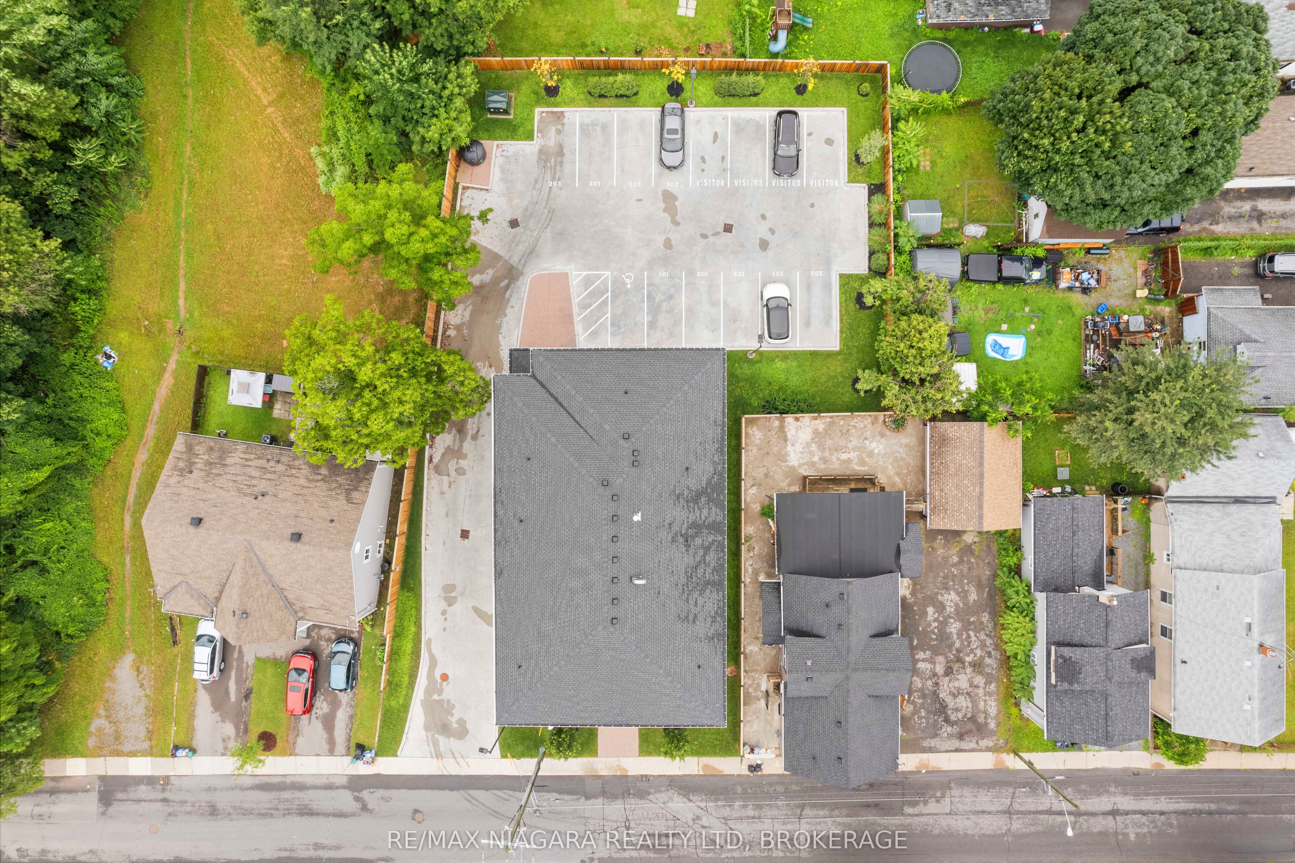 63 Vine St S Property Photo 19