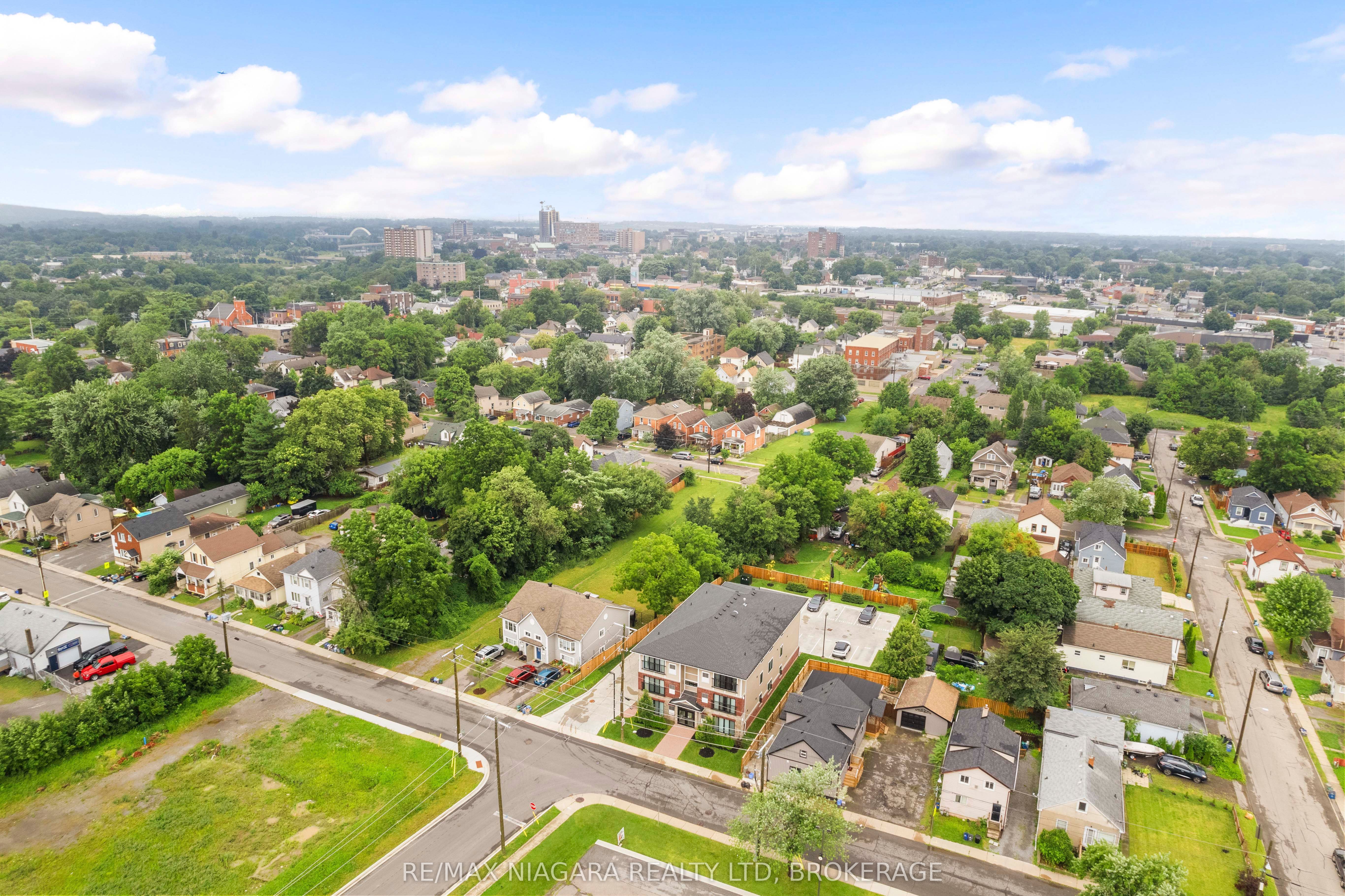 63 Vine St S Property Photo 20