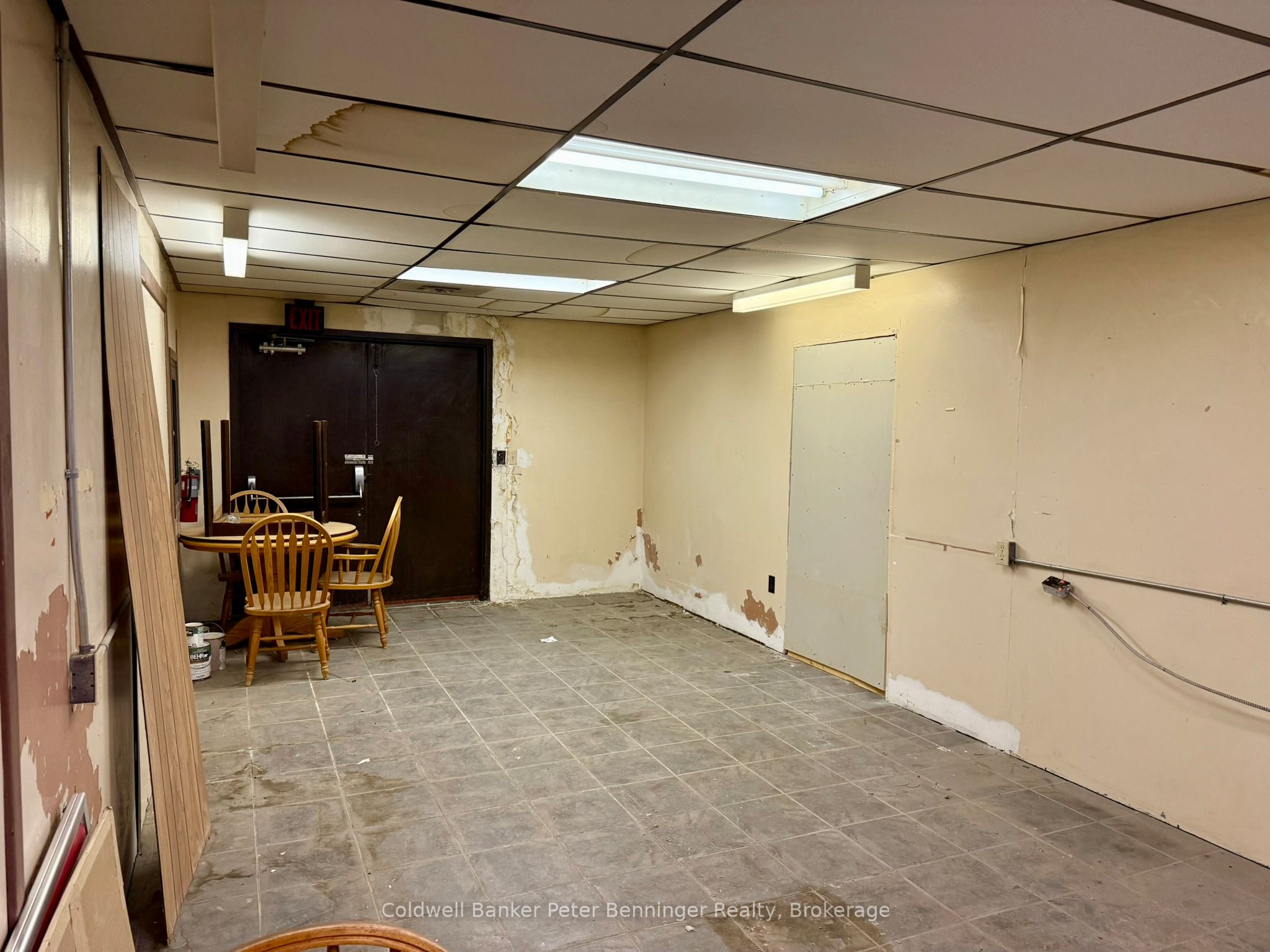 190 Elizabeth Street E 2 Property Photo 6